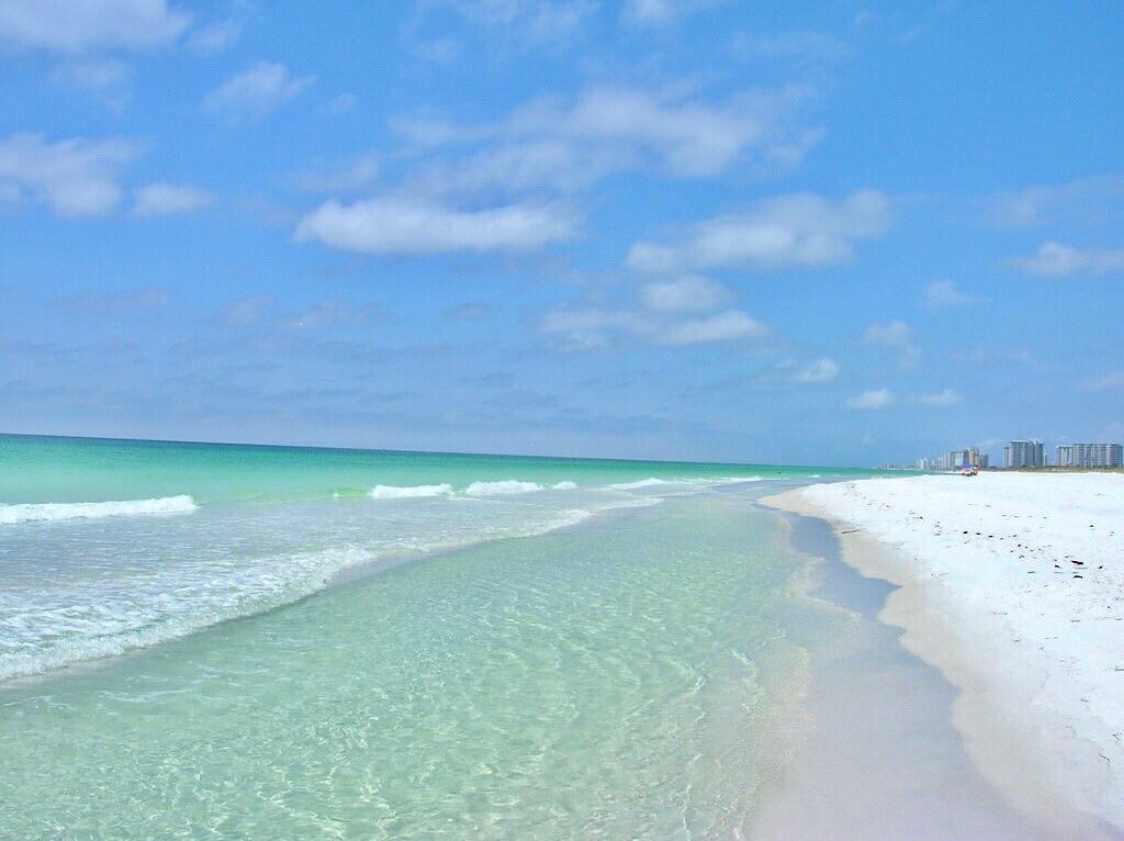 WHISPERING LAKE - Residential