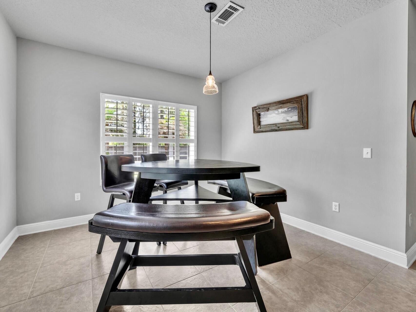 WHISPERING LAKE - Residential