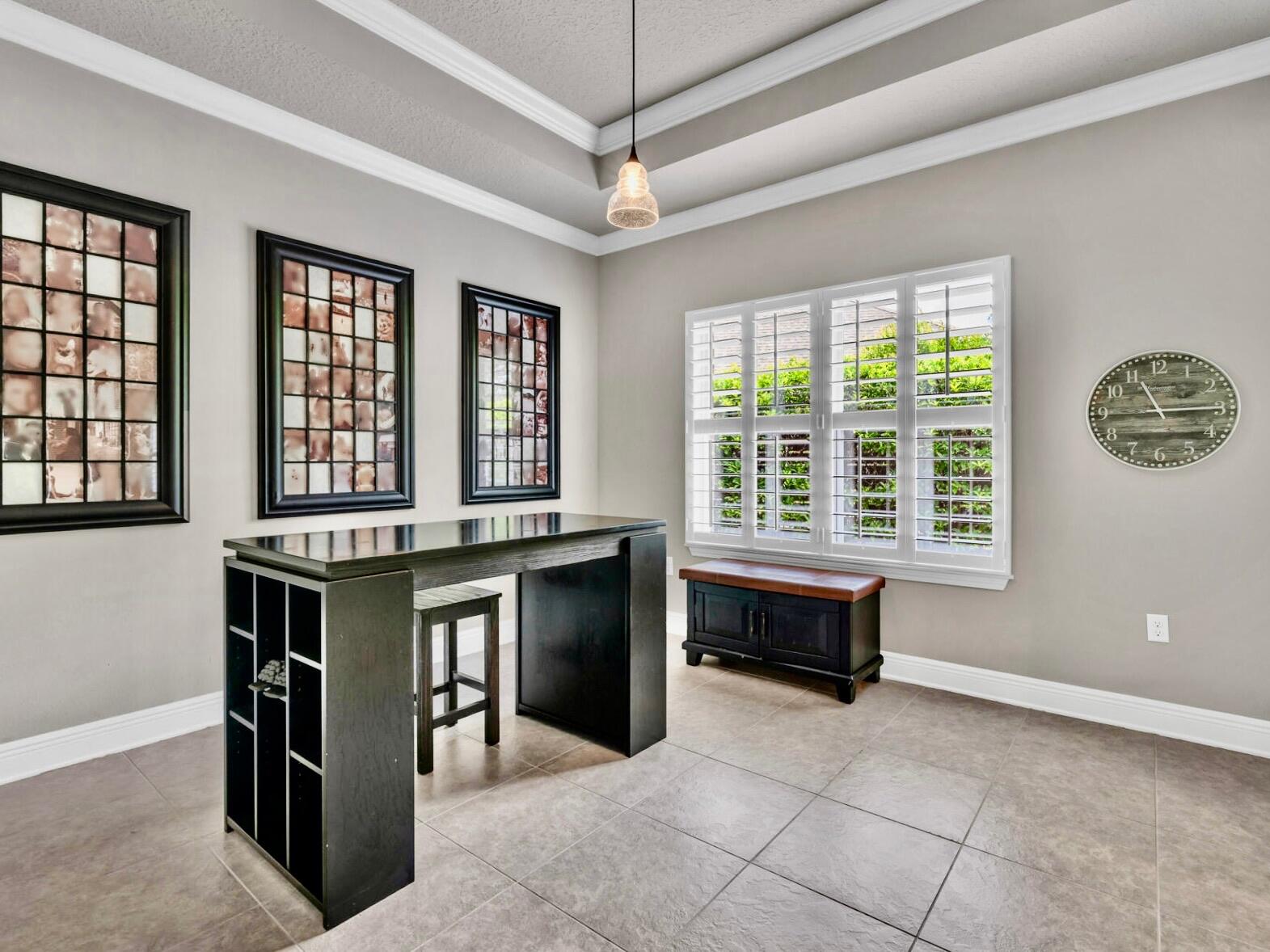 WHISPERING LAKE - Residential