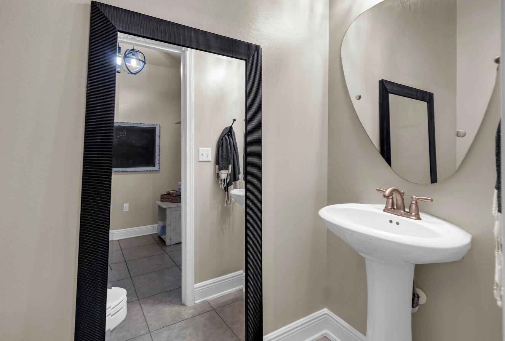 WHISPERING LAKE - Residential