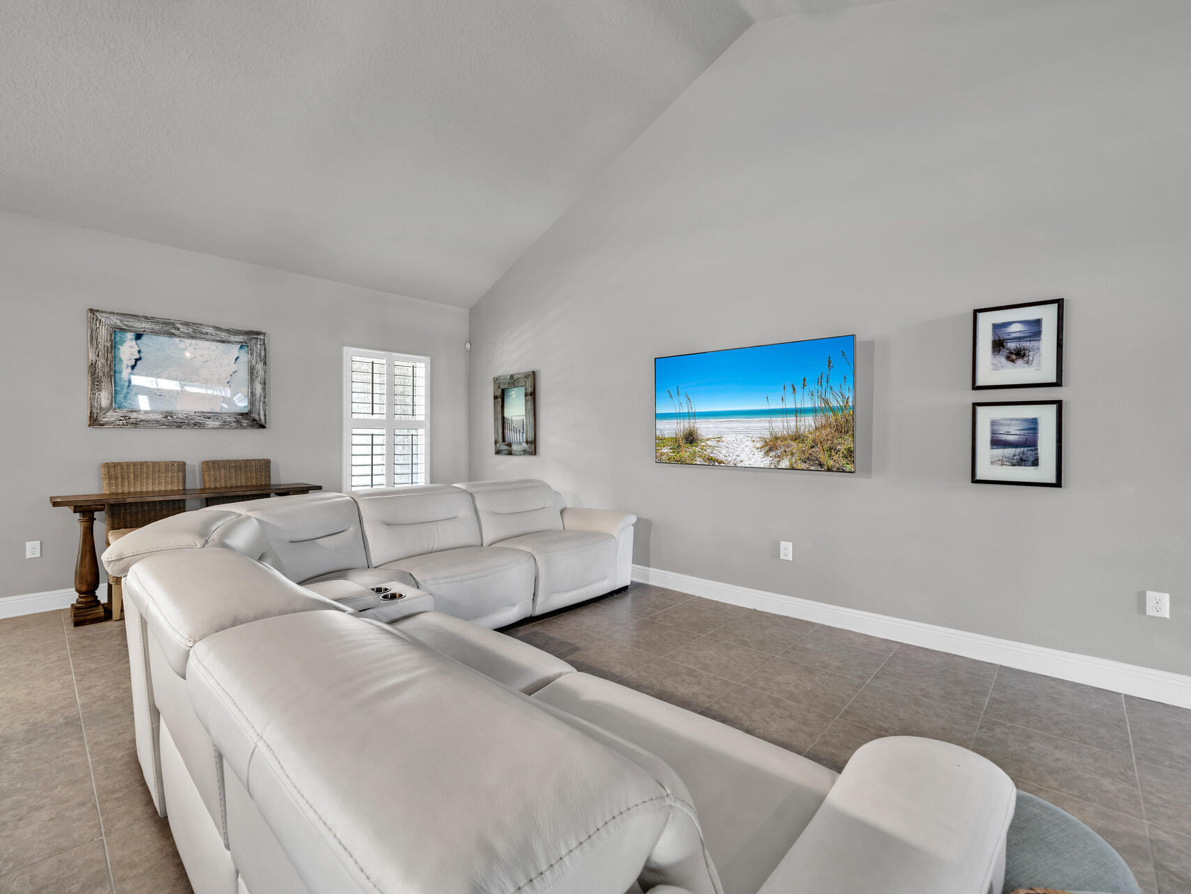 WHISPERING LAKE - Residential