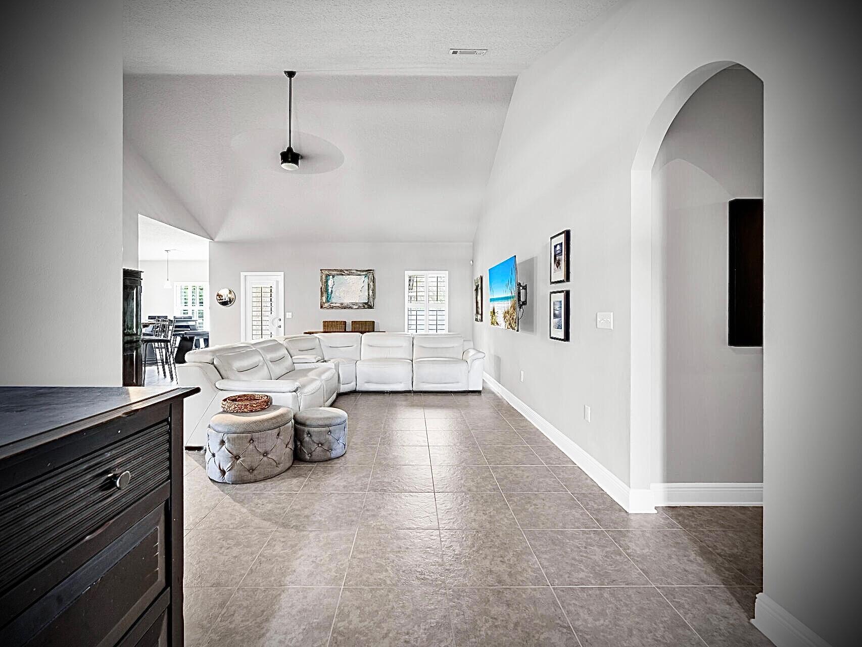 WHISPERING LAKE - Residential