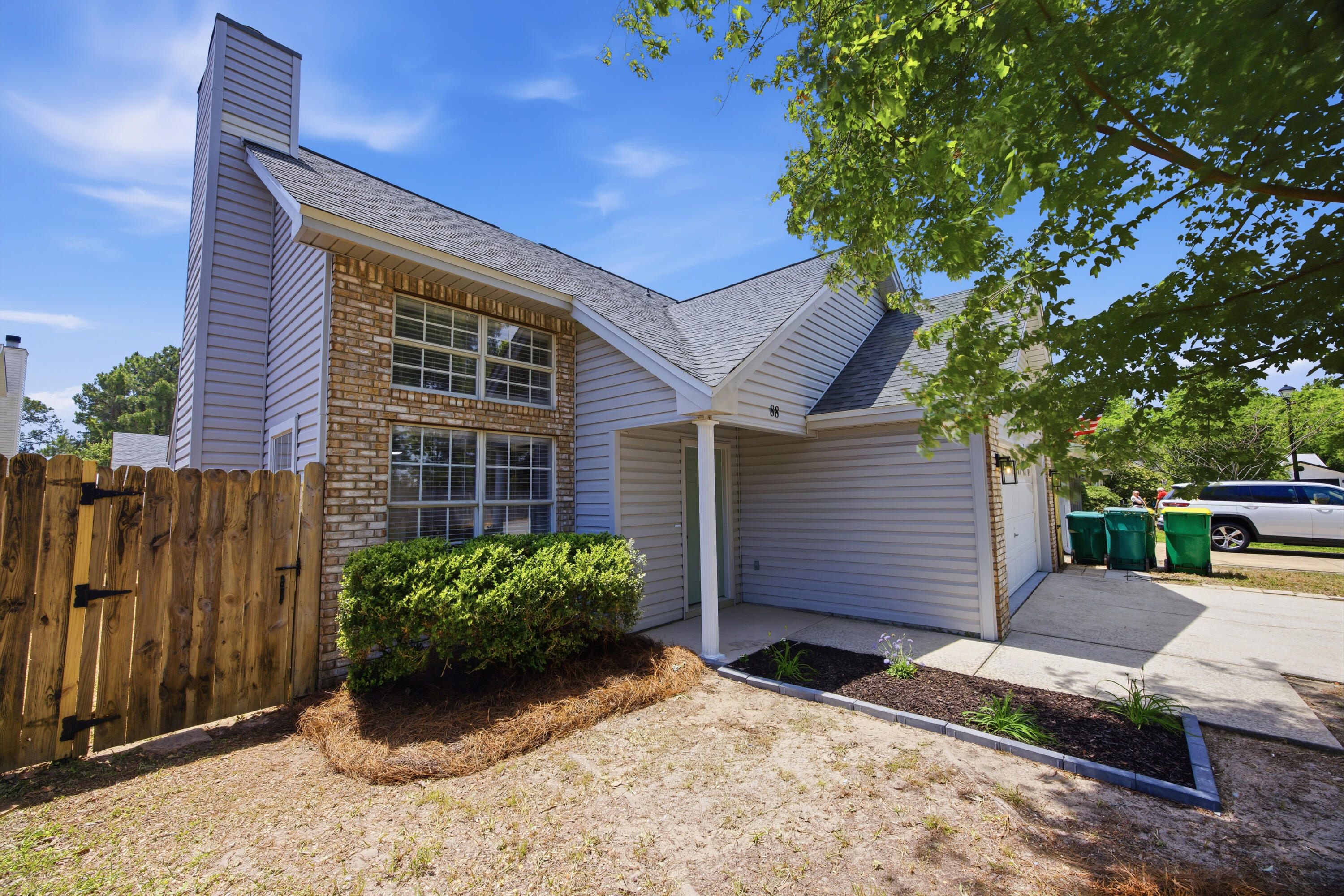 EMERALD ESTATES - Residential