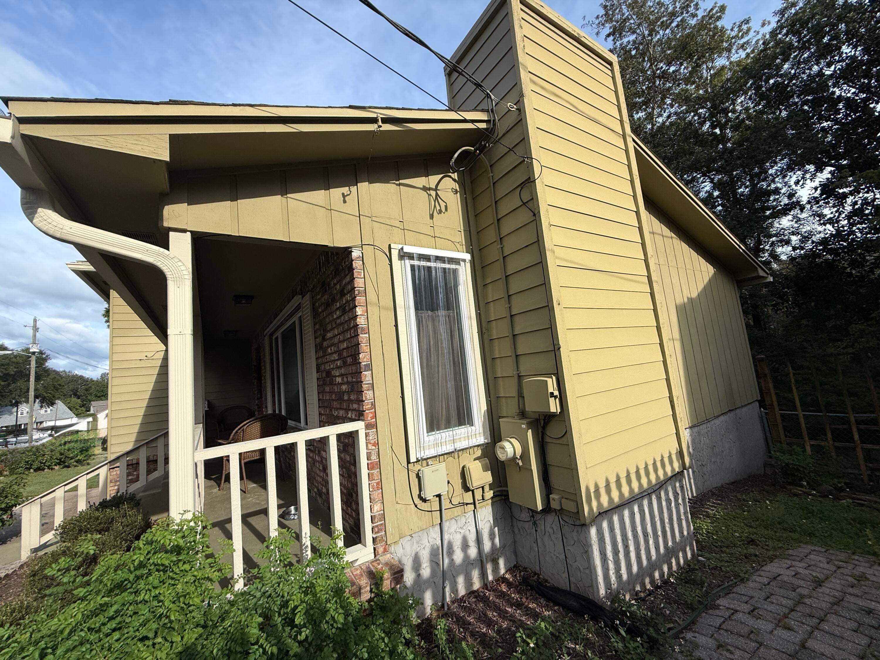 1225 Rhonda Drive