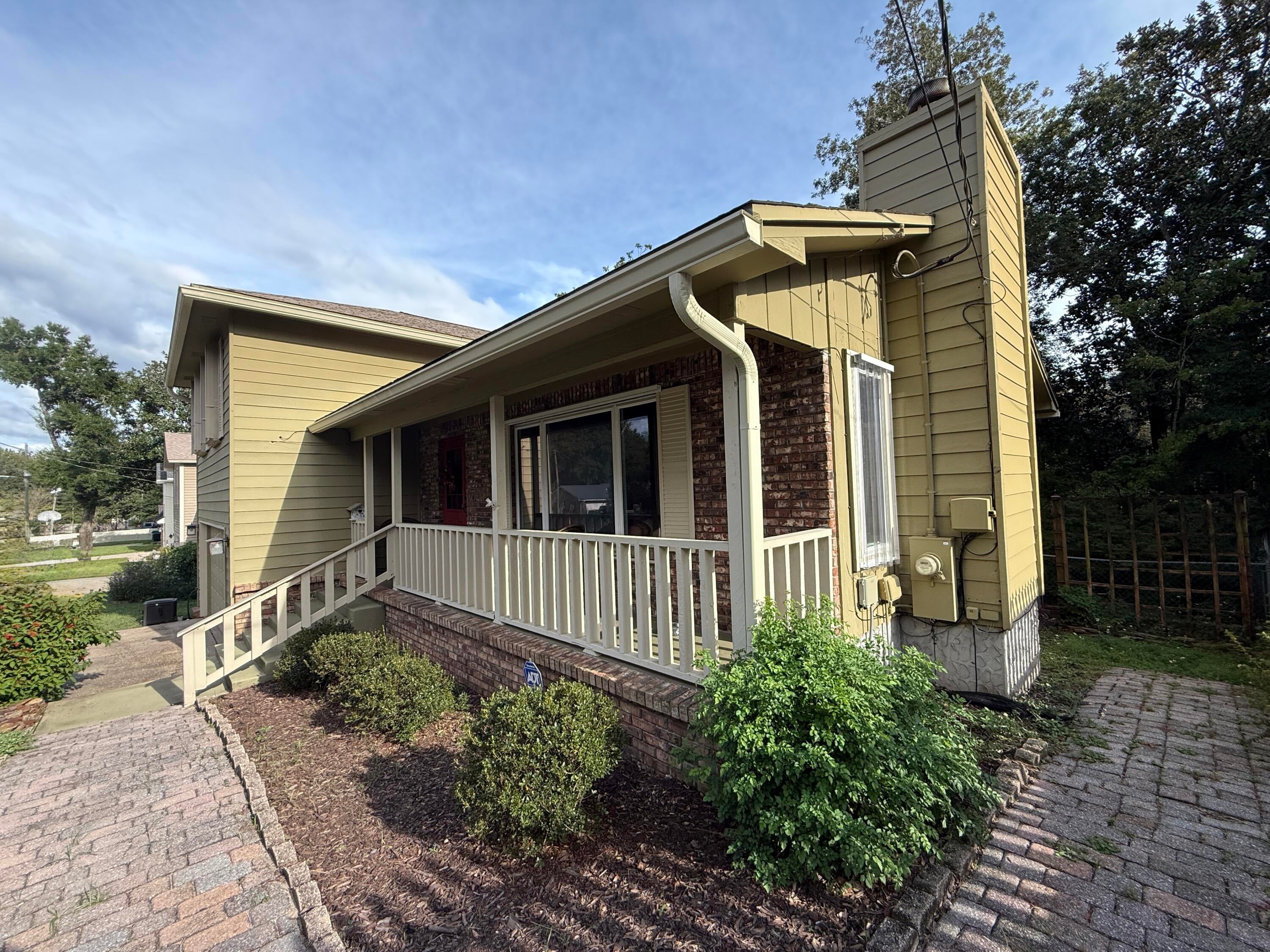 1225 Rhonda Drive