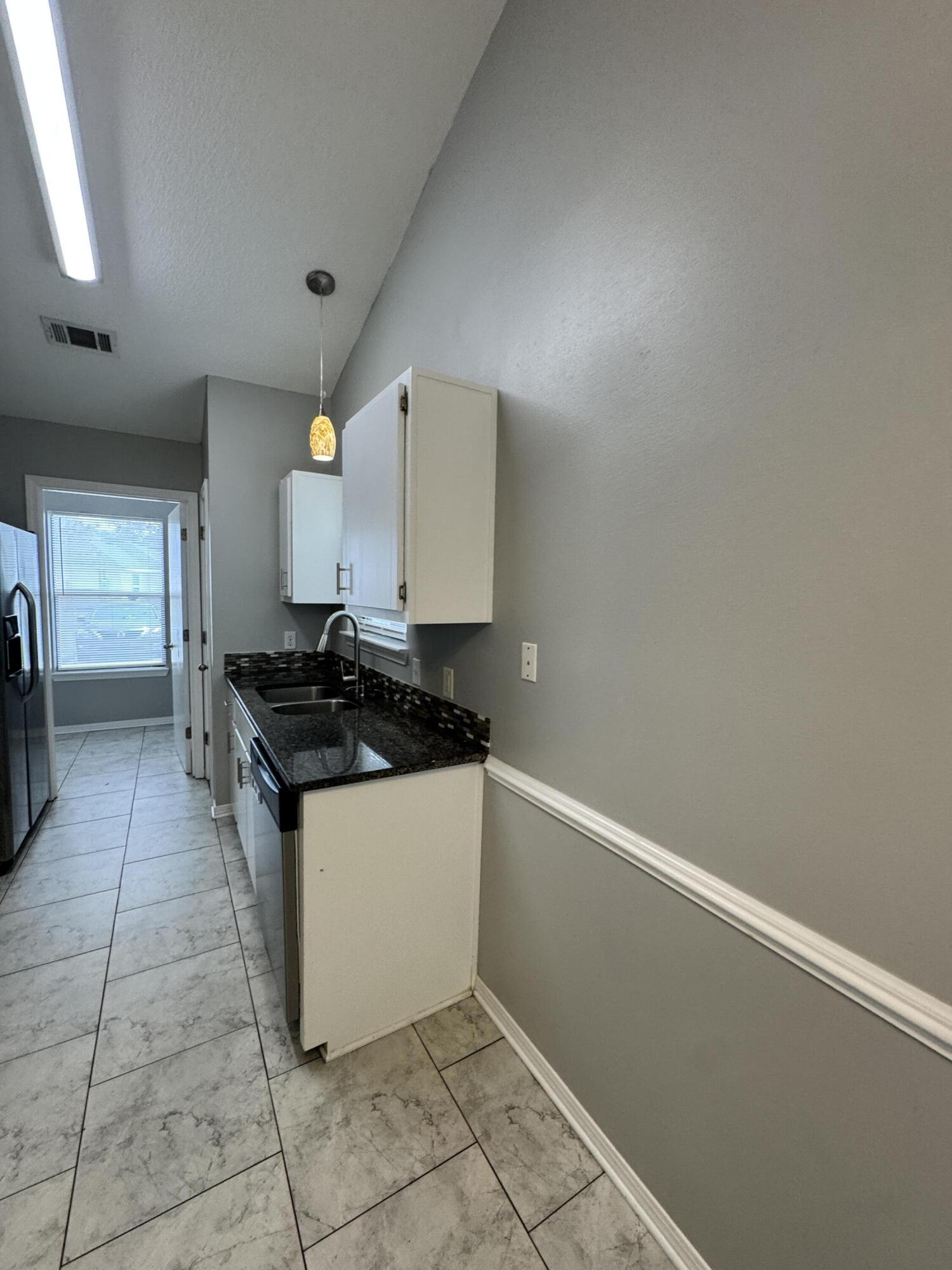 SHOAL TERRACE ESTATES - Residential Lease