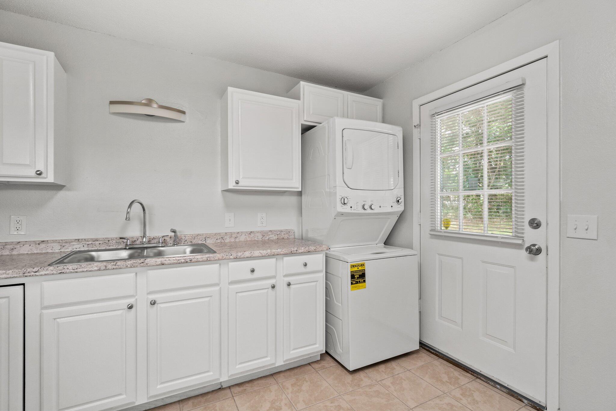 LIVE OAK - Residential Lease