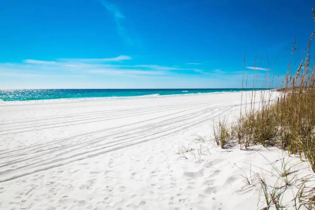 EMERALD WATERS VILLAGE - Residential