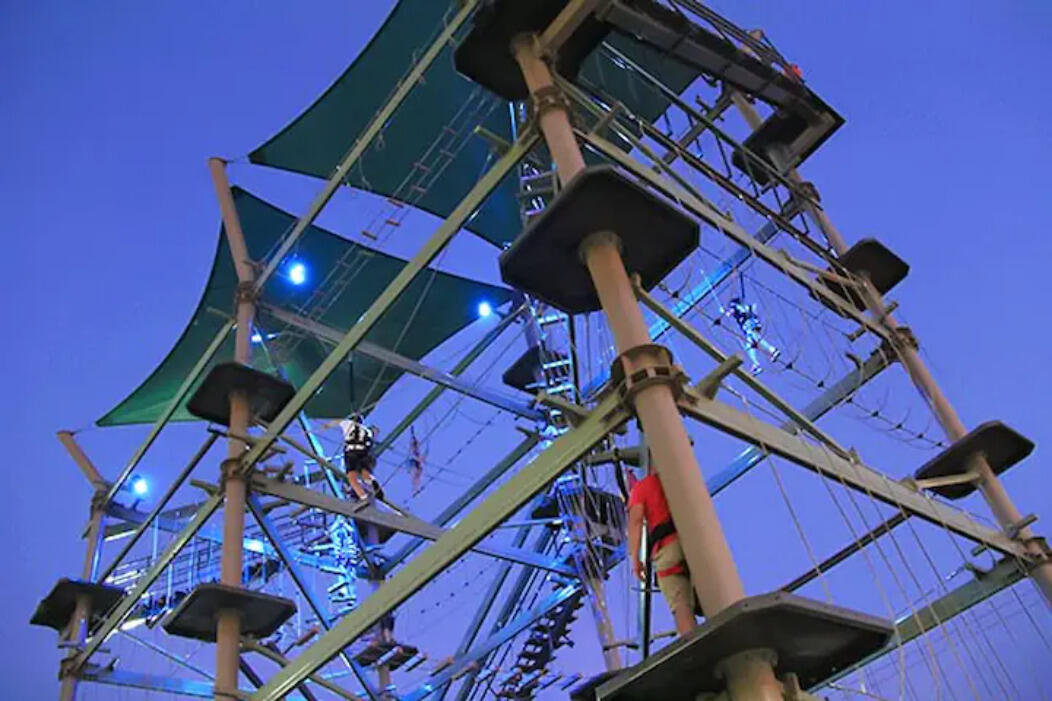 EMERALD WATERS VILLAGE - Residential