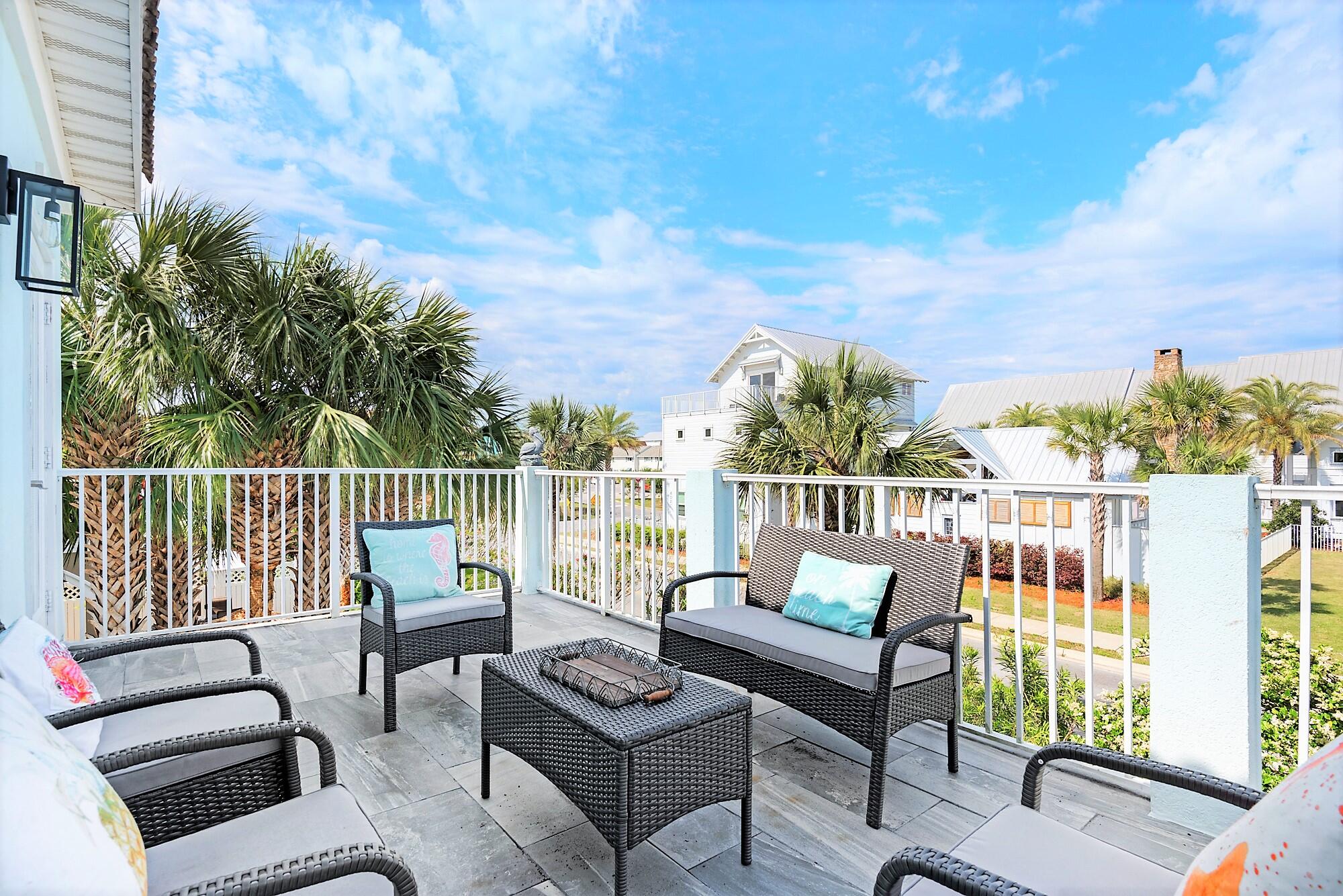 EMERALD WATERS VILLAGE - Residential