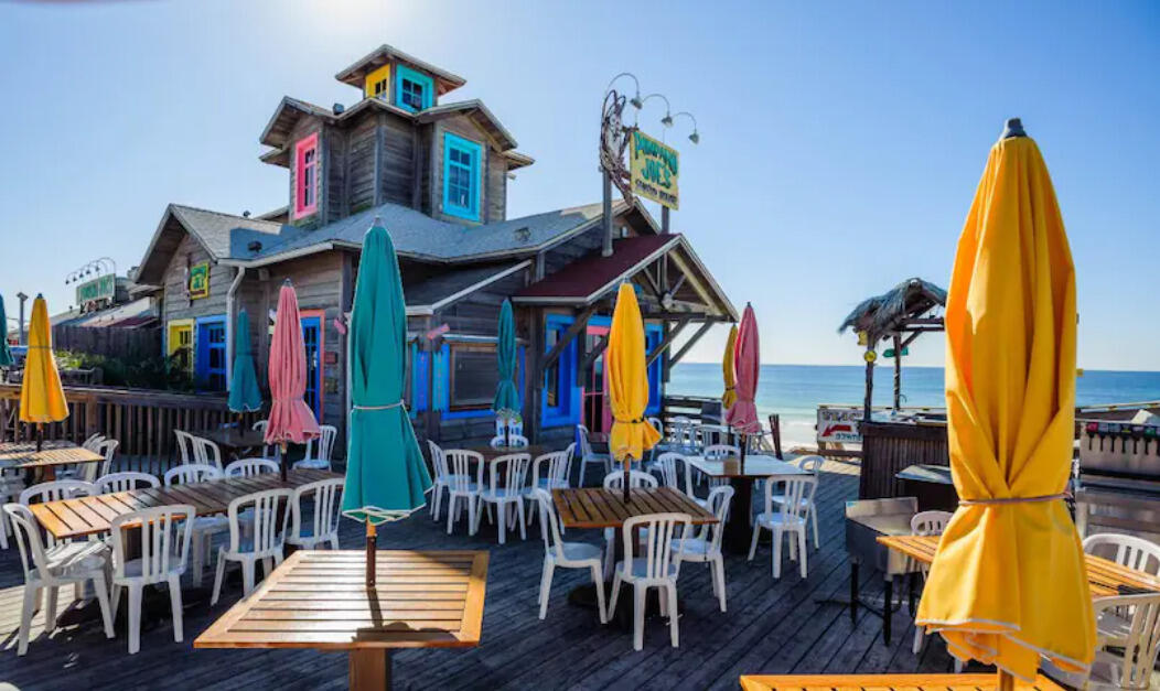 EMERALD WATERS VILLAGE - Residential