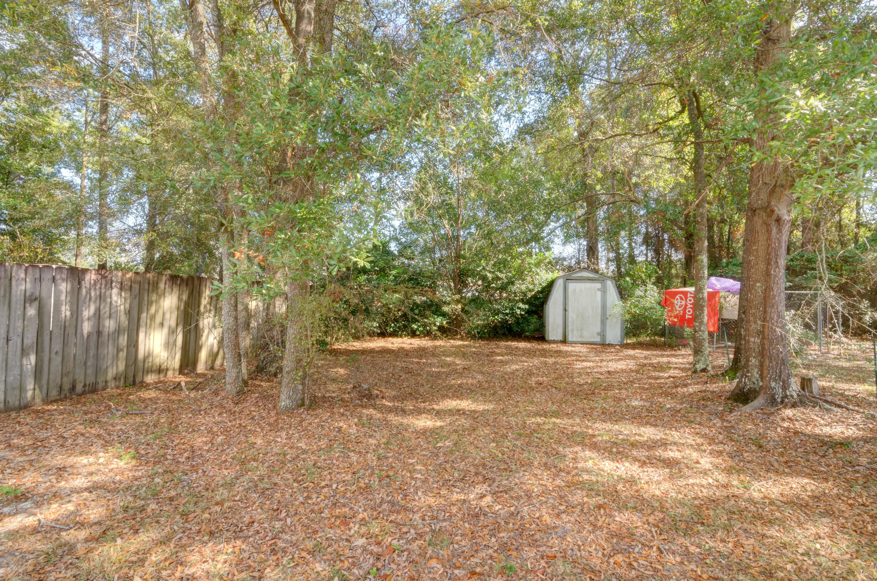 CRYSTAL LAKE - Residential