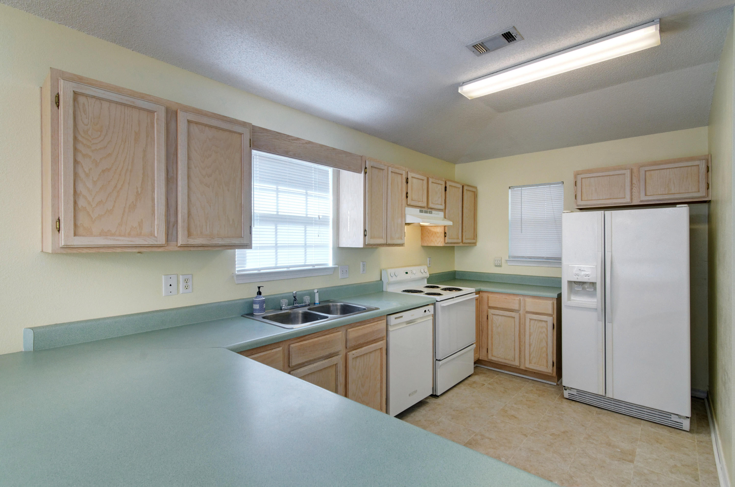 CRYSTAL LAKE - Residential