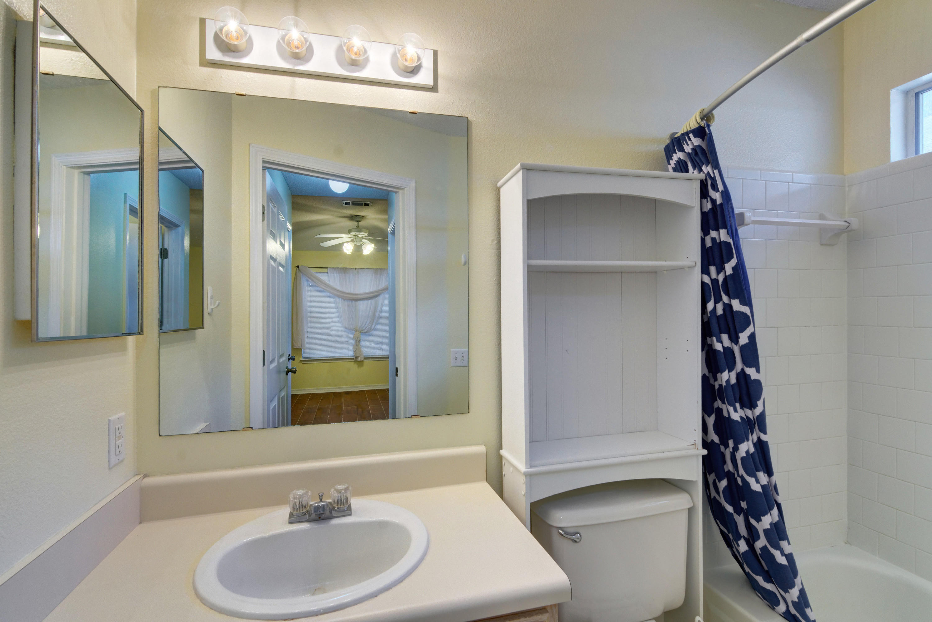 CRYSTAL LAKE - Residential