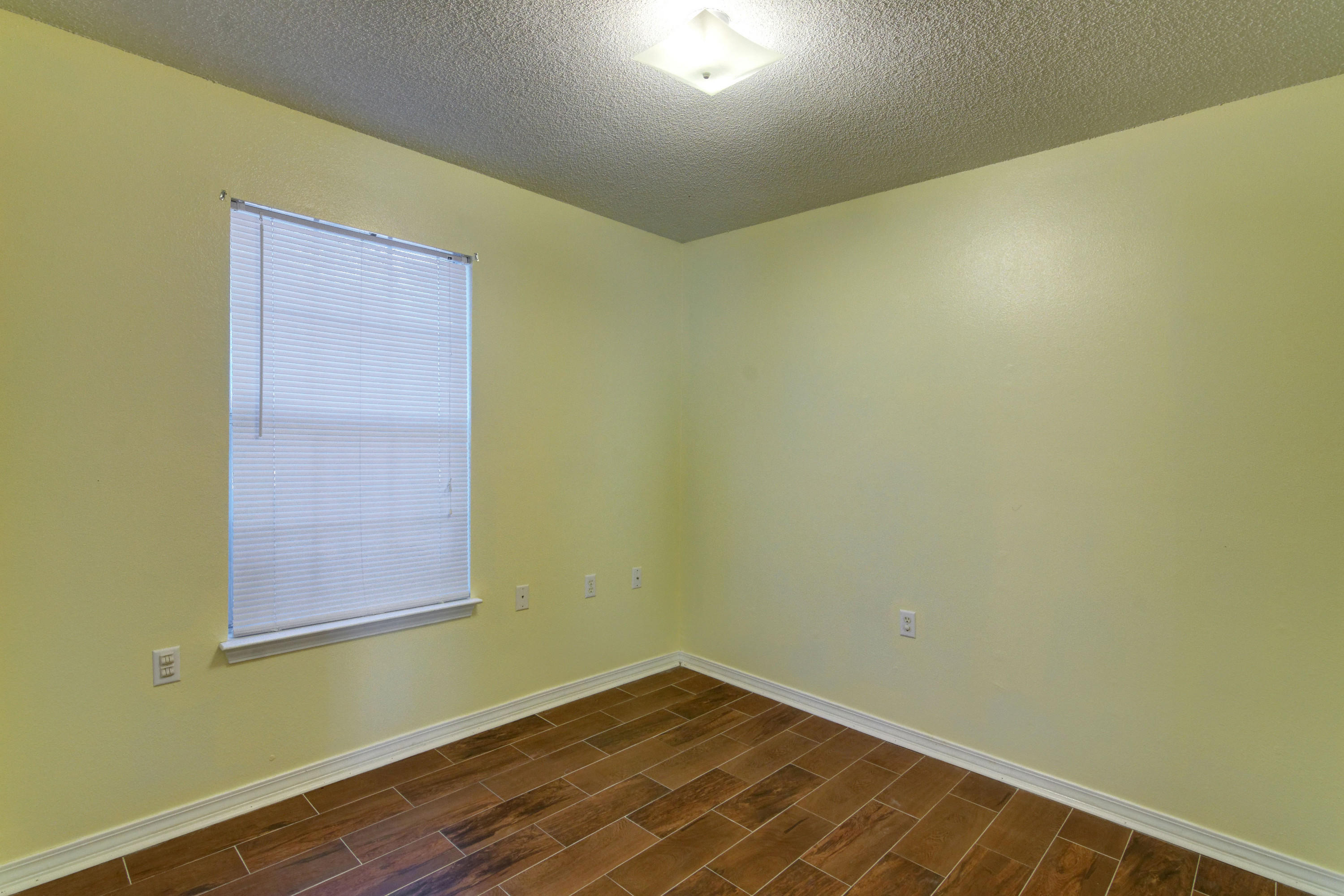 CRYSTAL LAKE - Residential