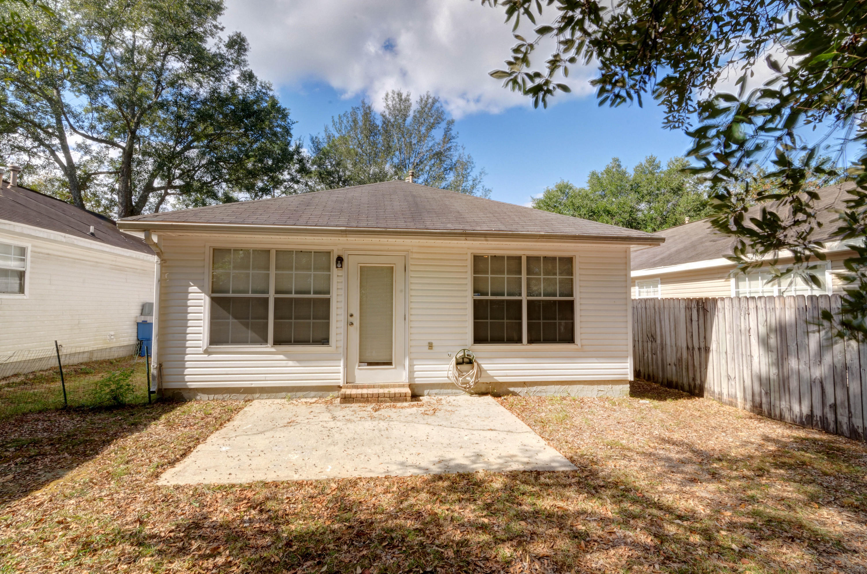 CRYSTAL LAKE - Residential