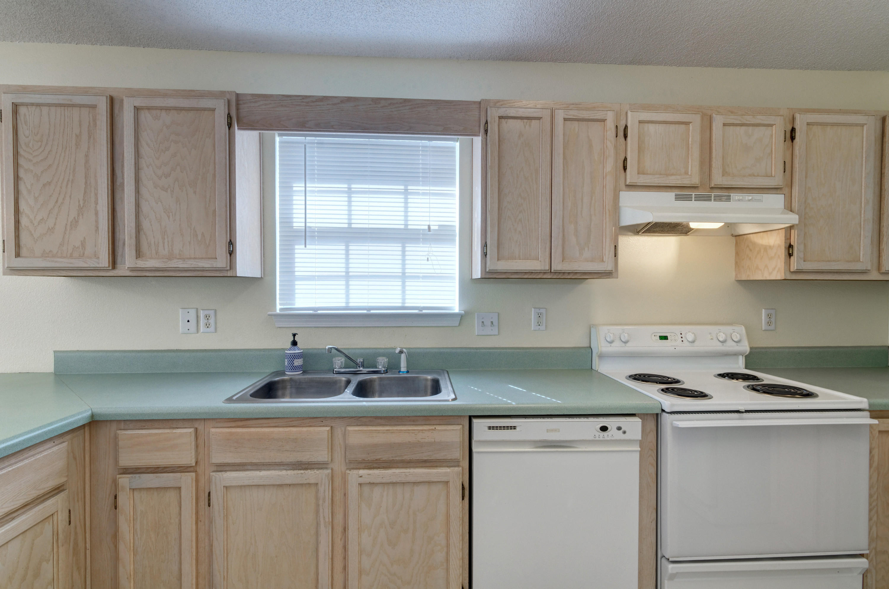 CRYSTAL LAKE - Residential