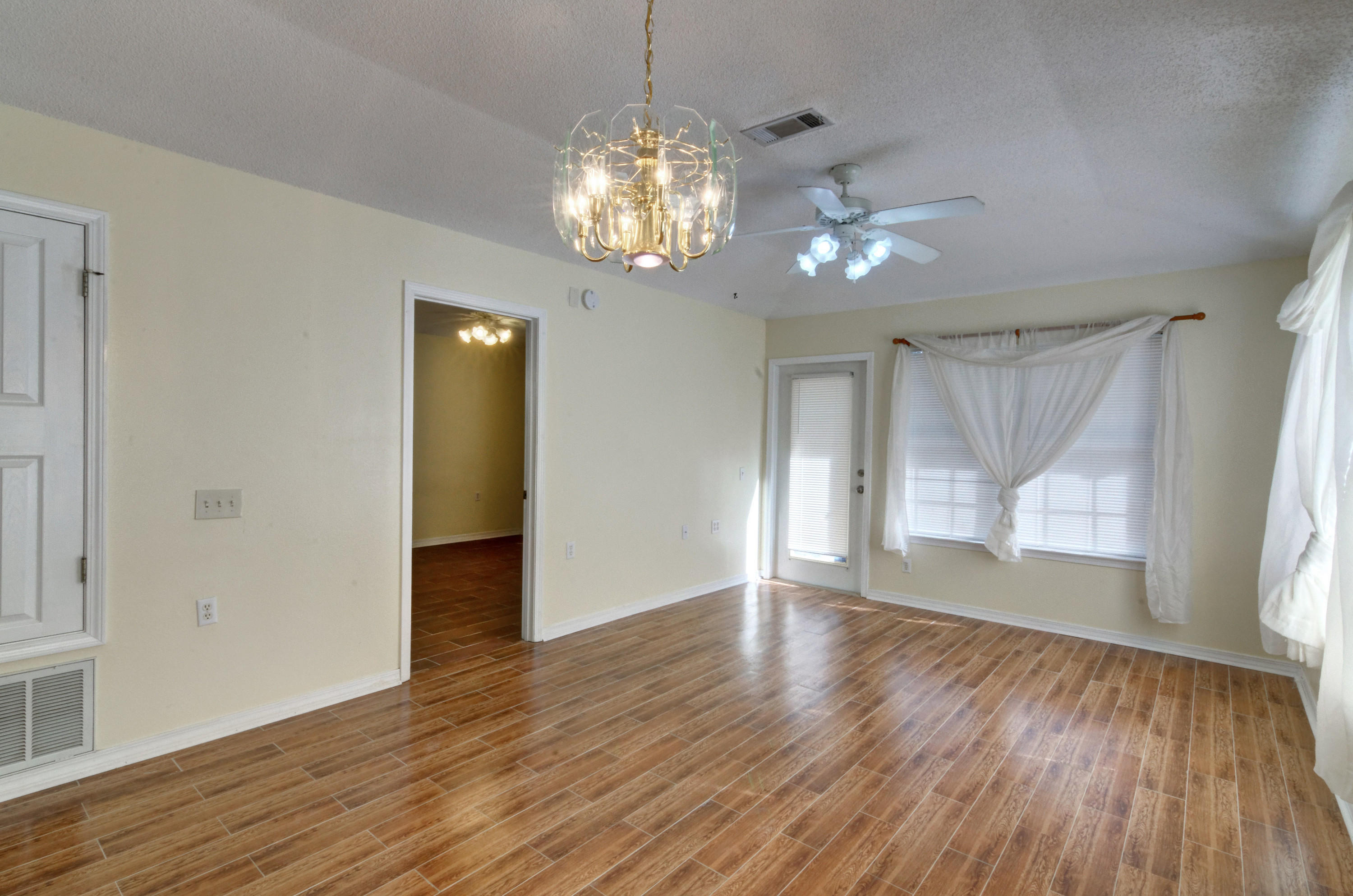 CRYSTAL LAKE - Residential