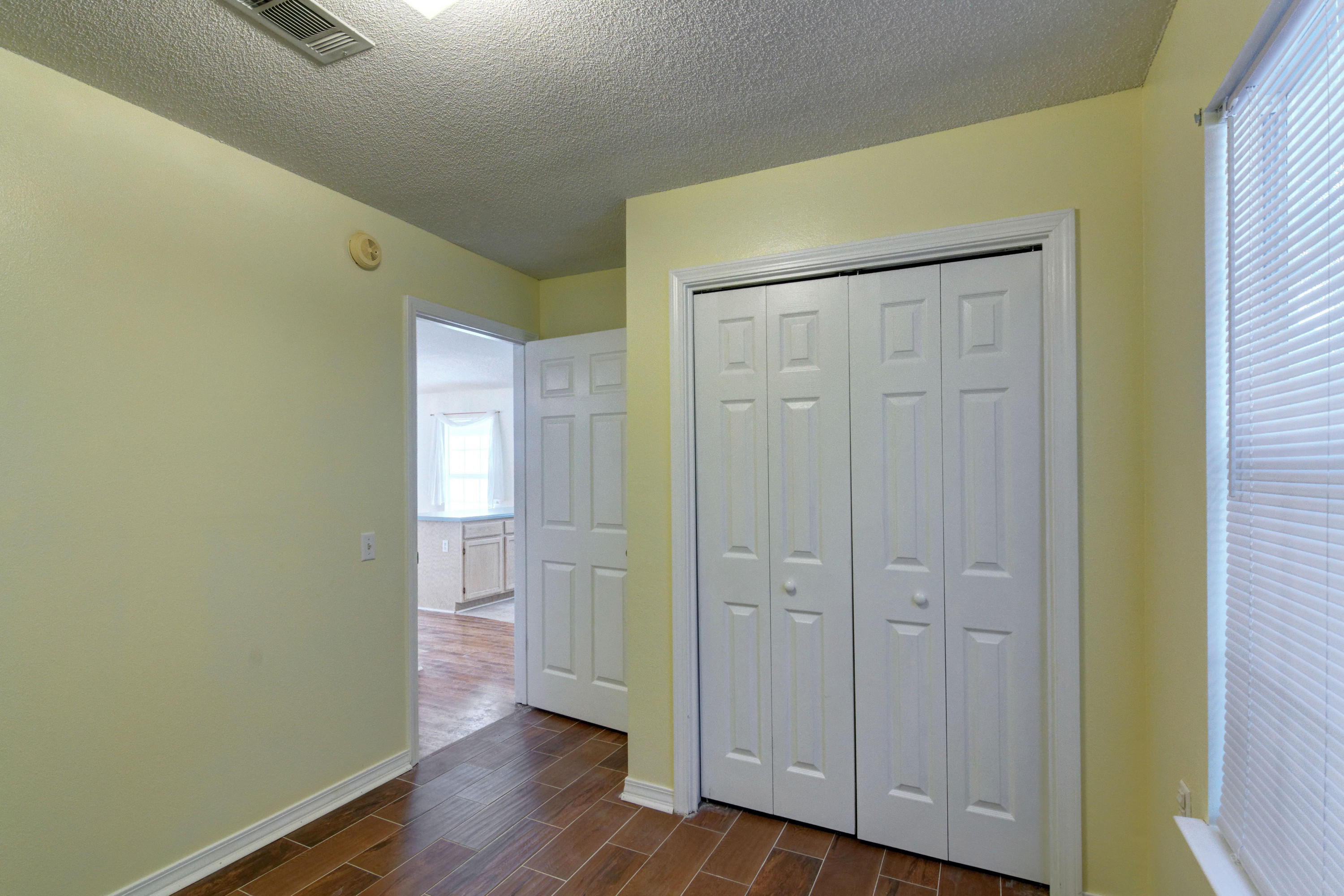 CRYSTAL LAKE - Residential