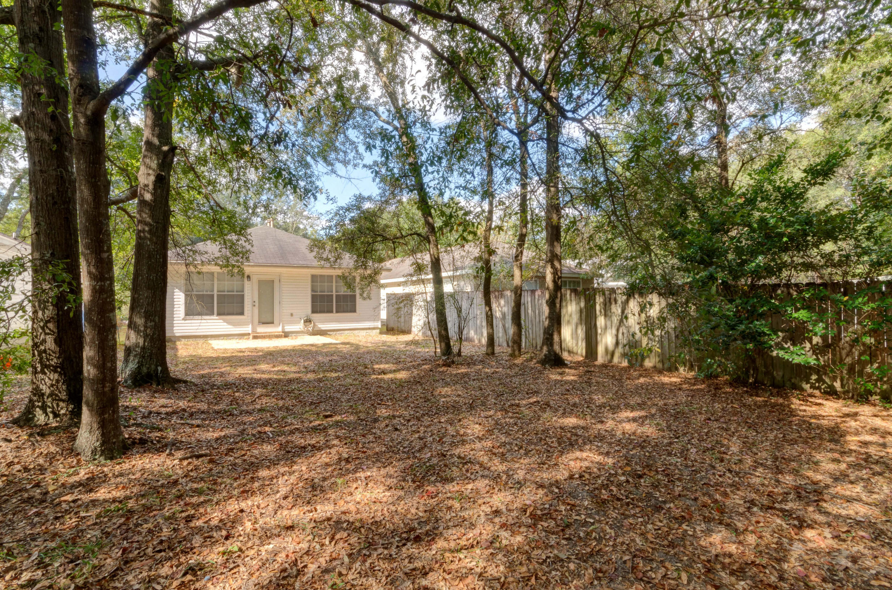 CRYSTAL LAKE - Residential