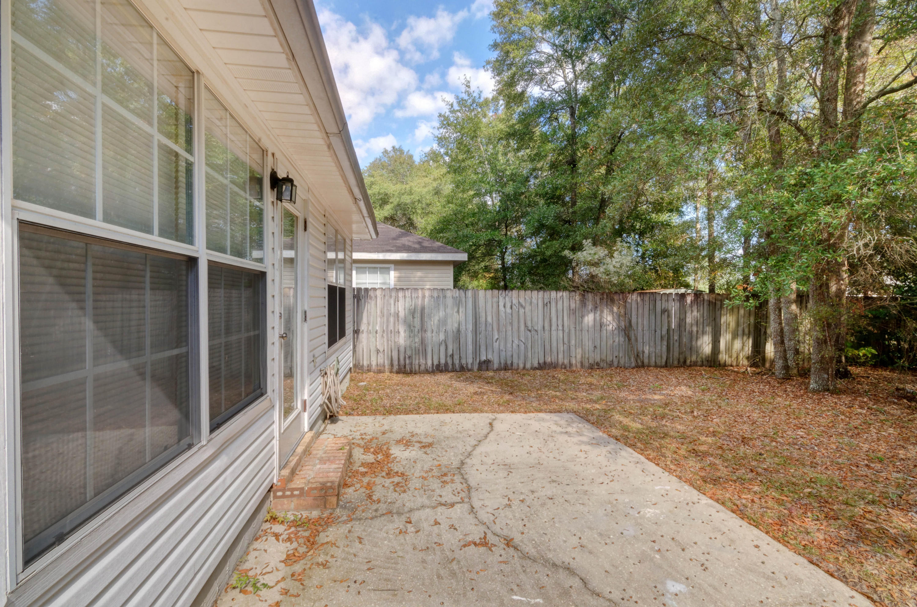 CRYSTAL LAKE - Residential