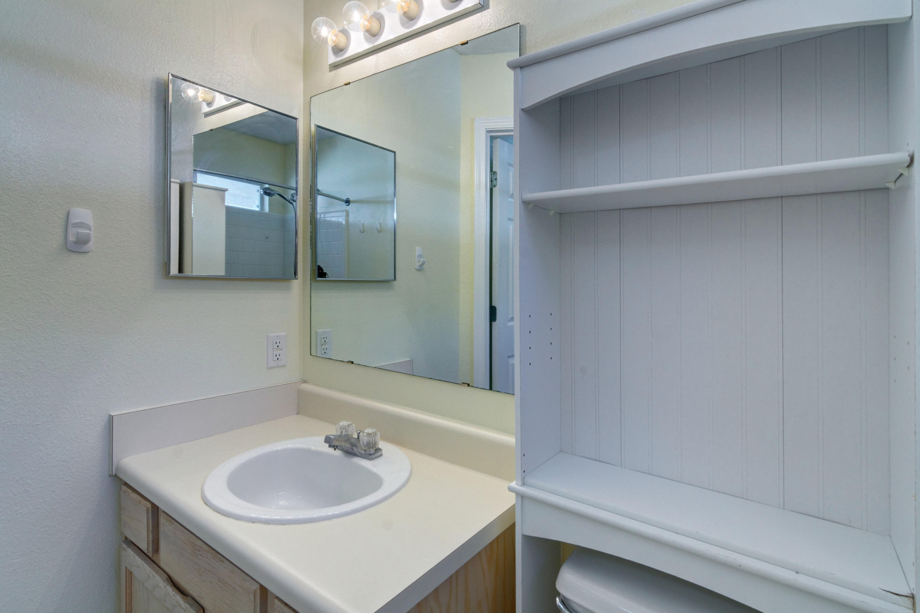 CRYSTAL LAKE - Residential