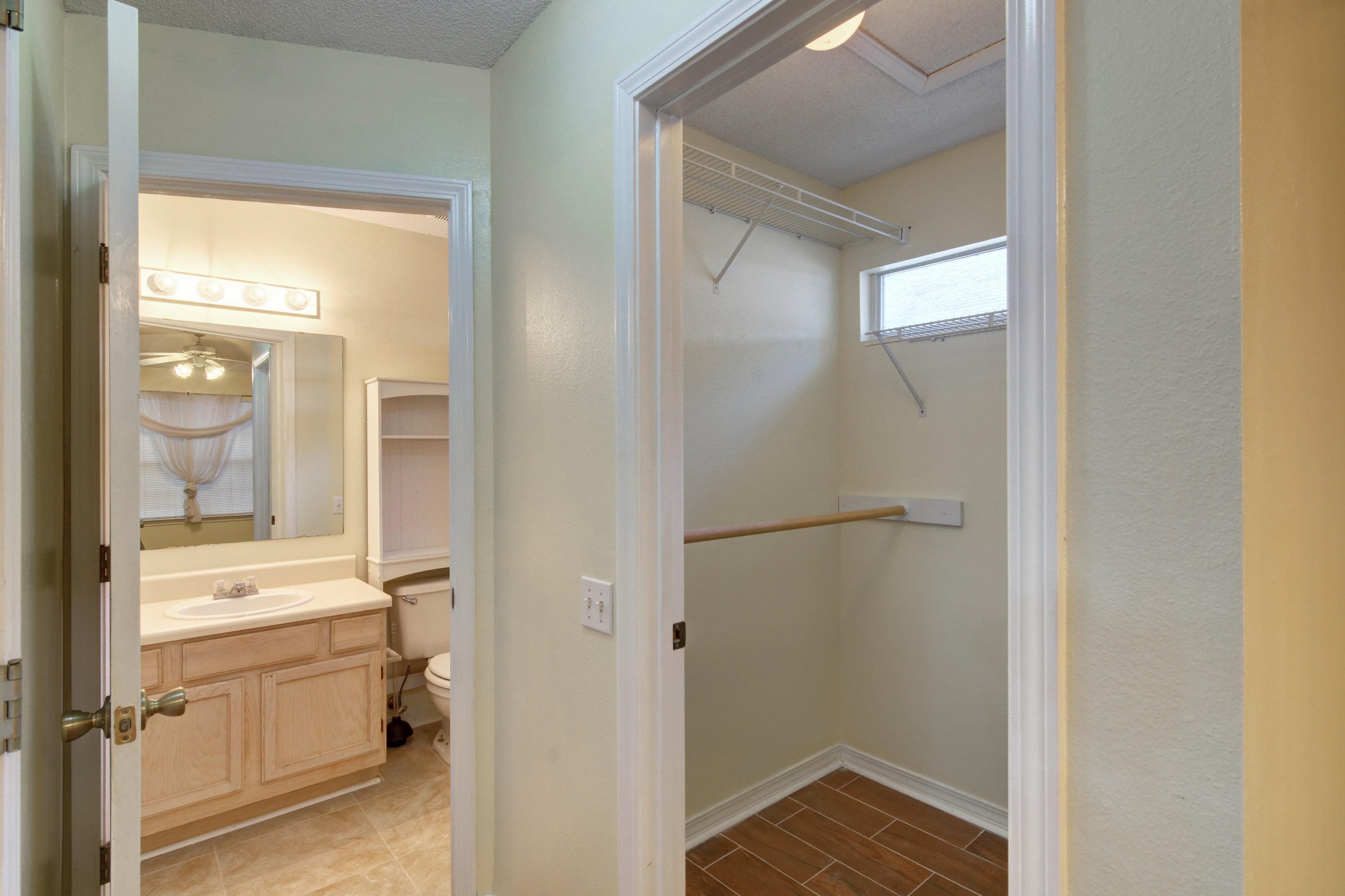 CRYSTAL LAKE - Residential