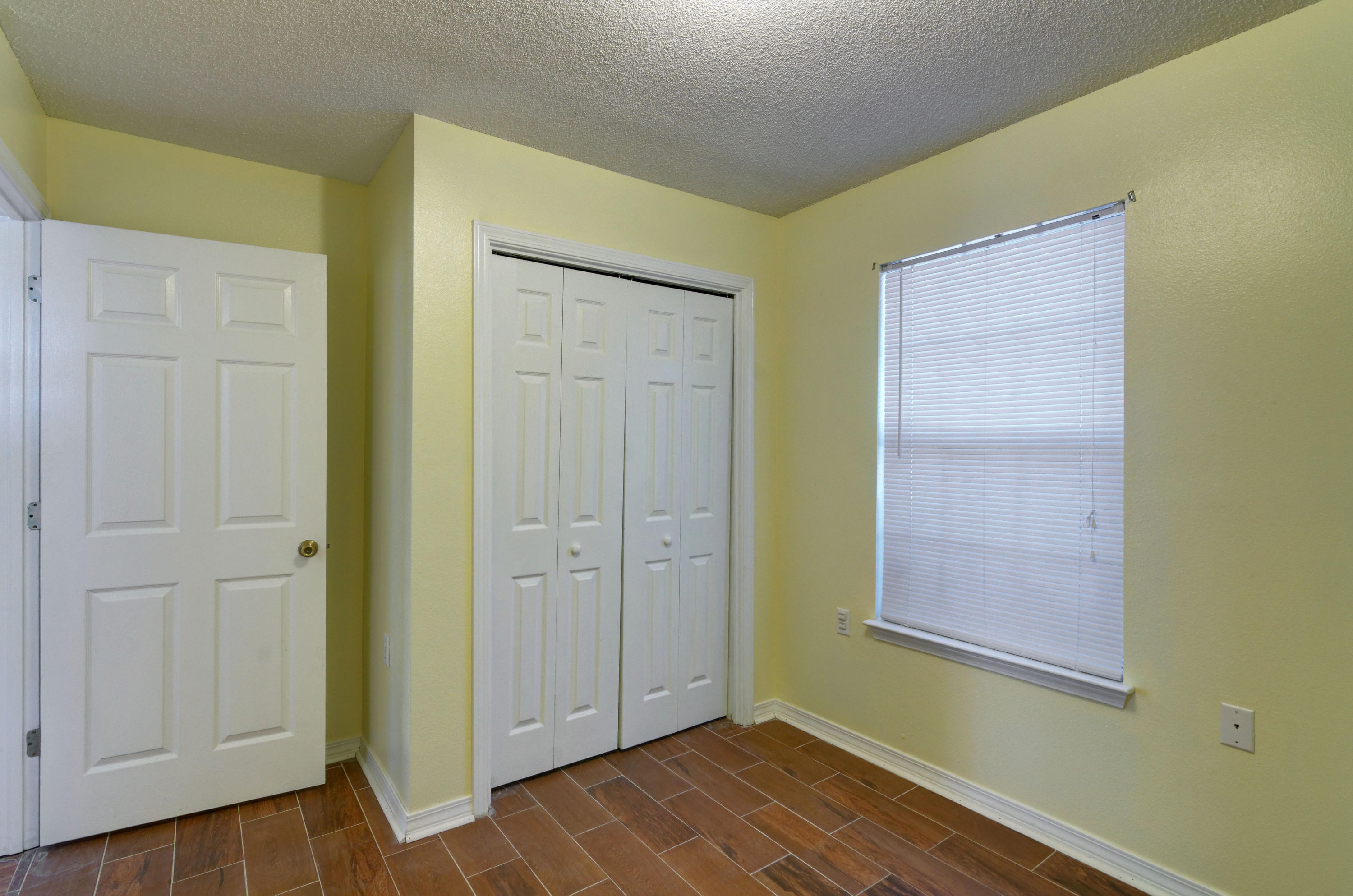 CRYSTAL LAKE - Residential