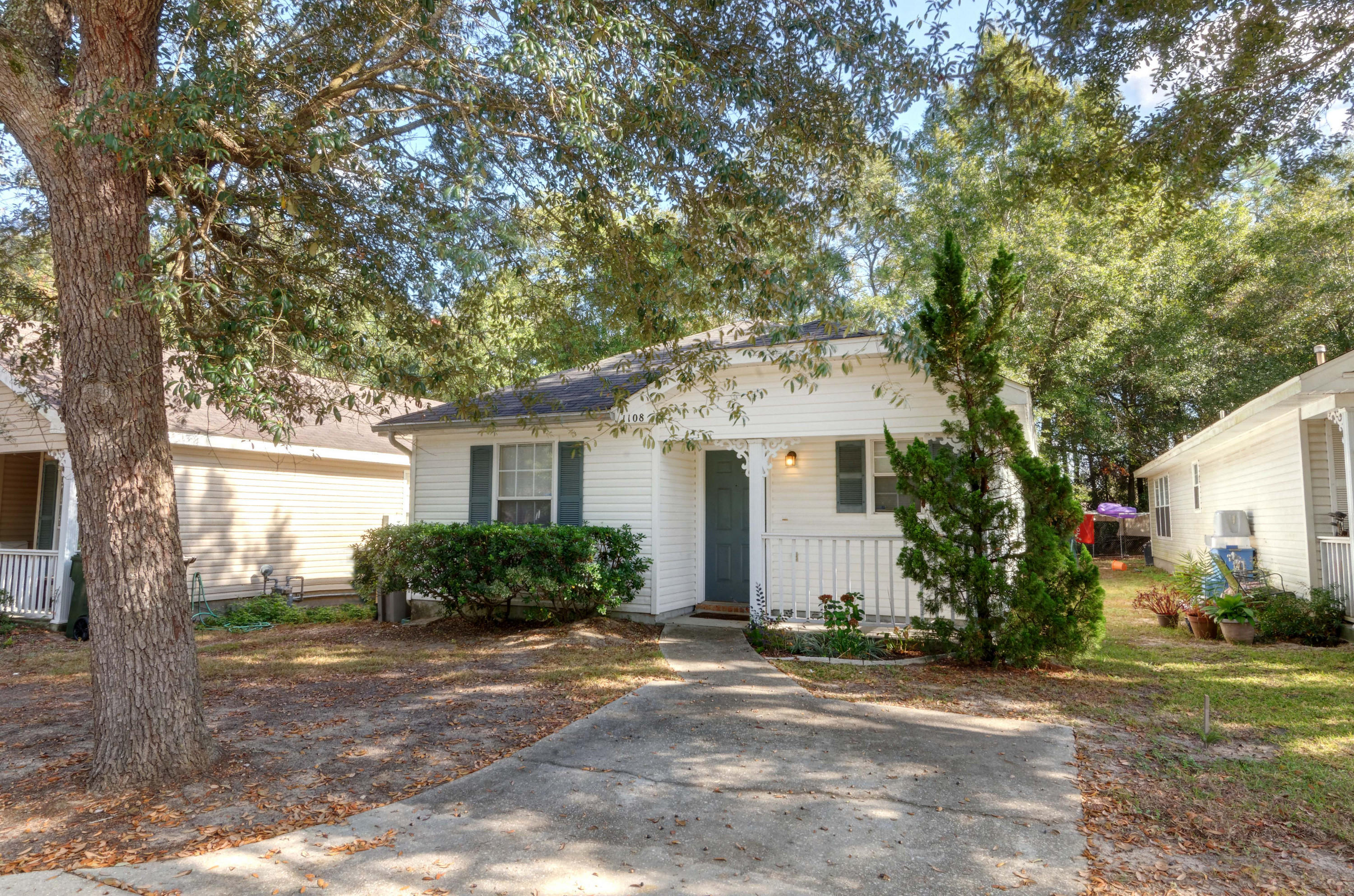 CRYSTAL LAKE - Residential