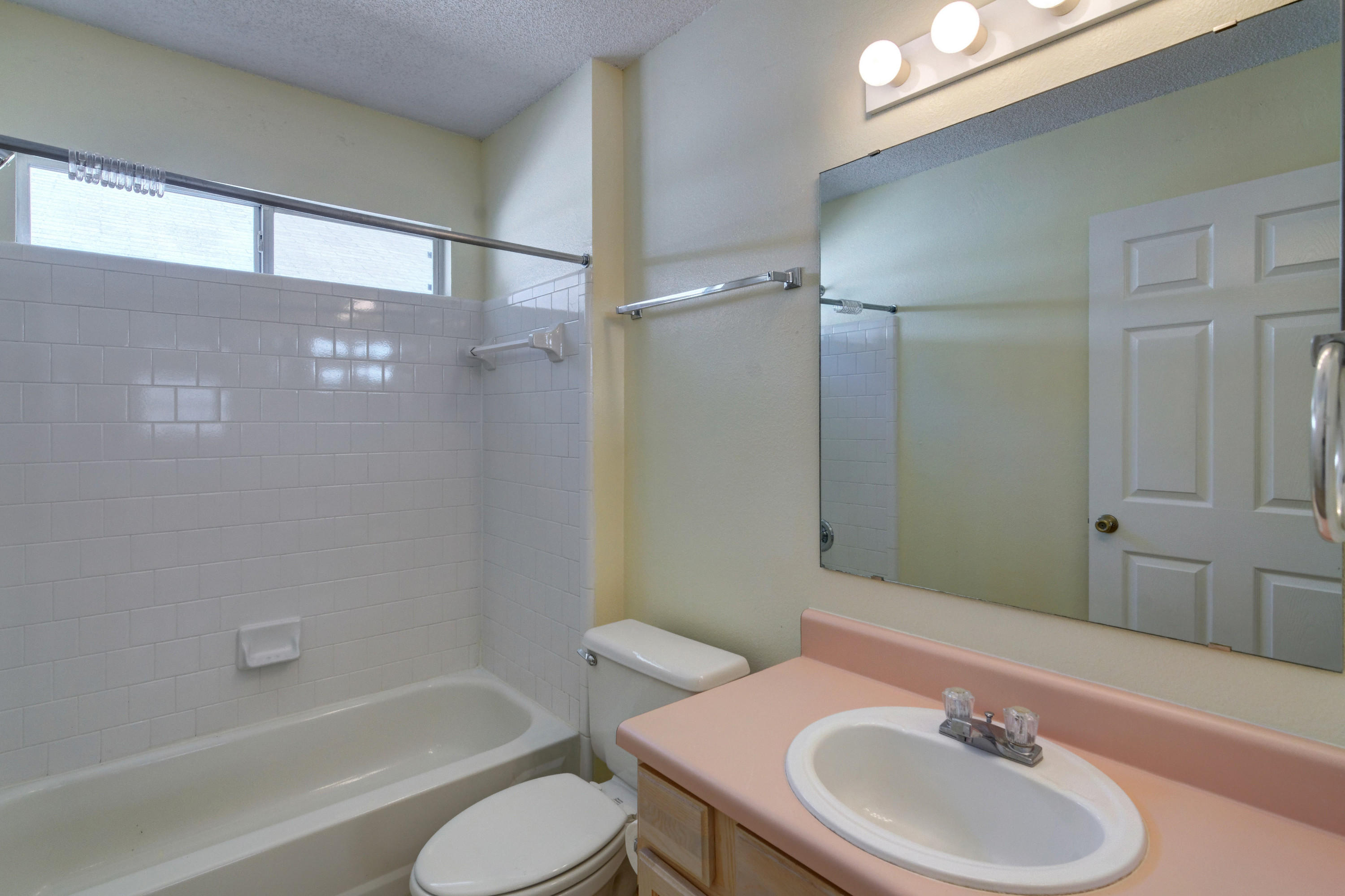 CRYSTAL LAKE - Residential