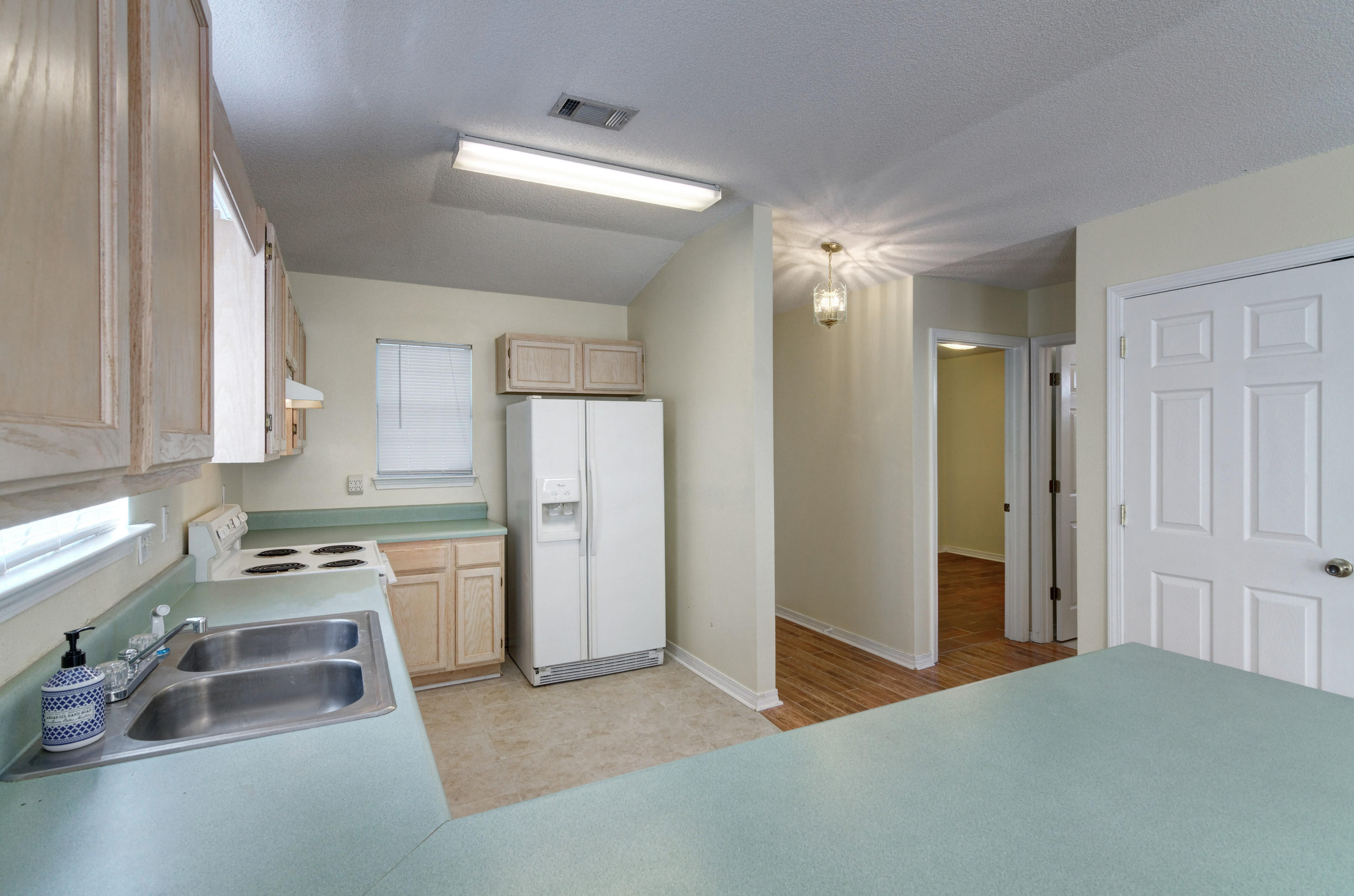 CRYSTAL LAKE - Residential