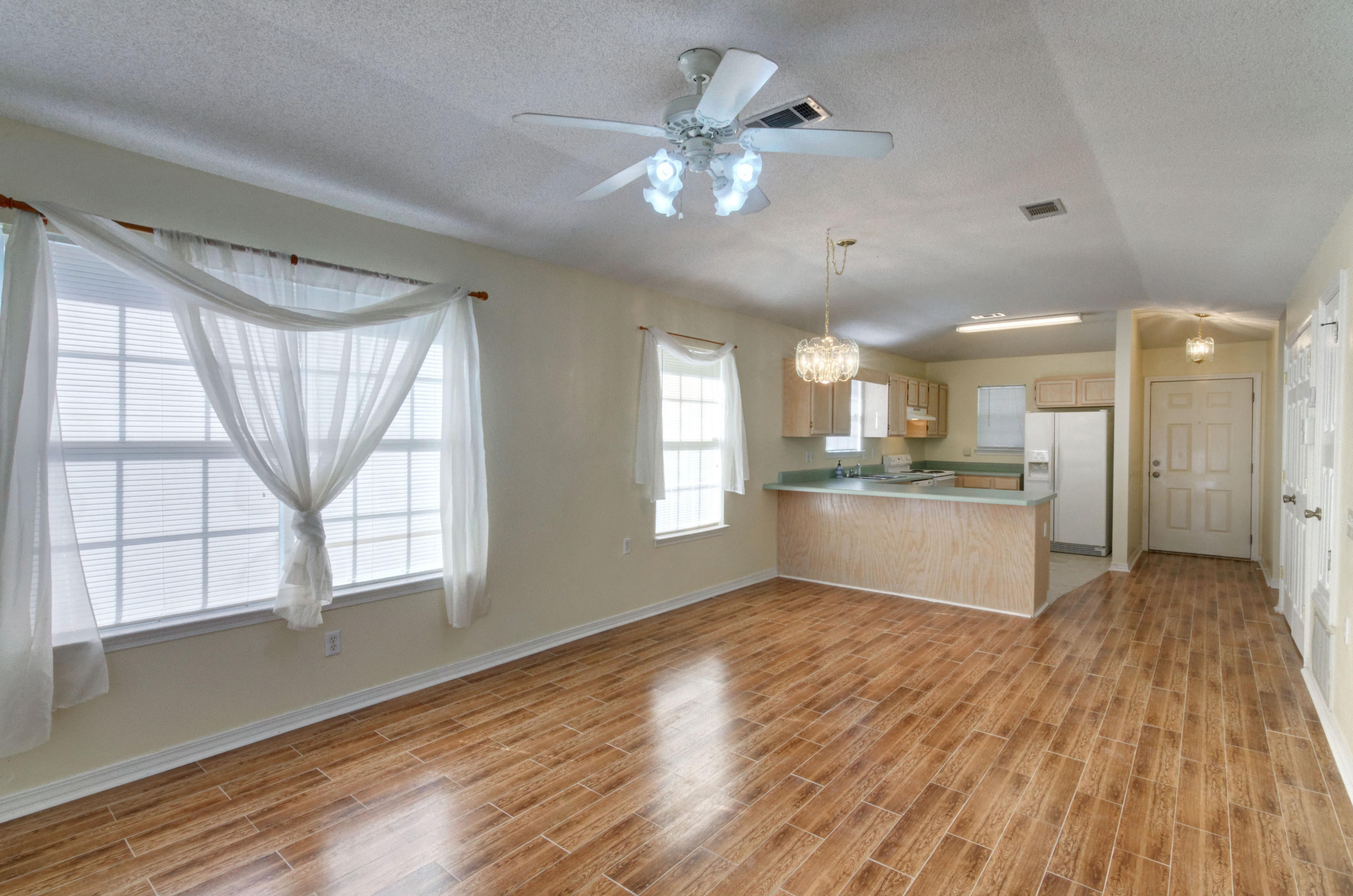 CRYSTAL LAKE - Residential