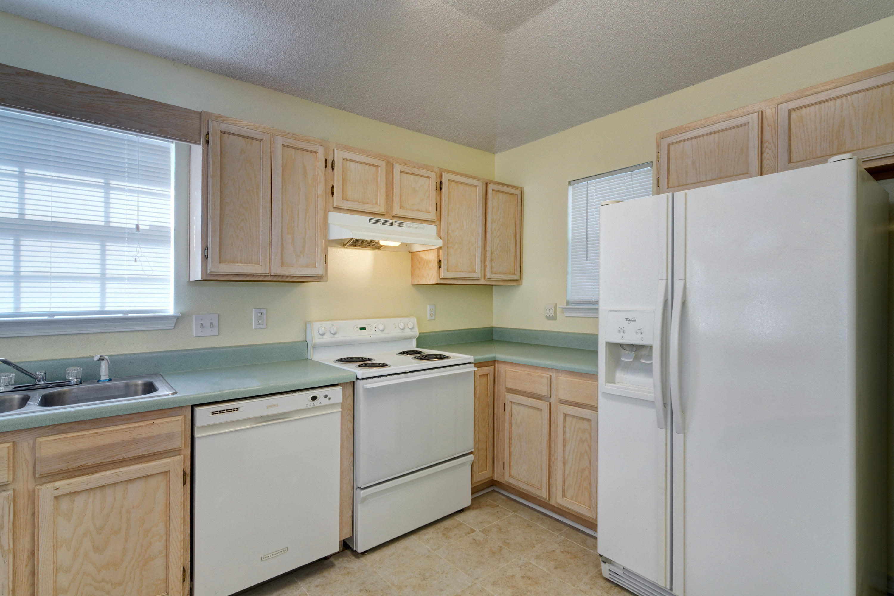 CRYSTAL LAKE - Residential