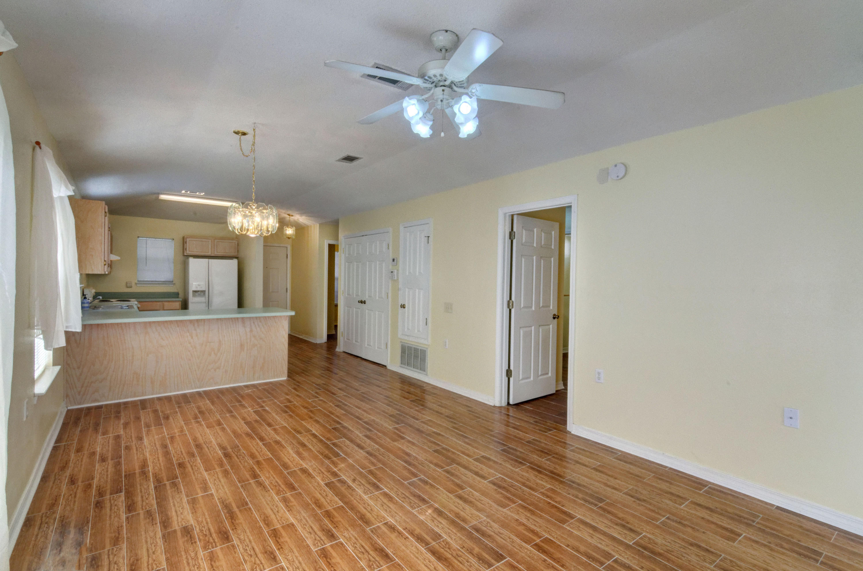 CRYSTAL LAKE - Residential