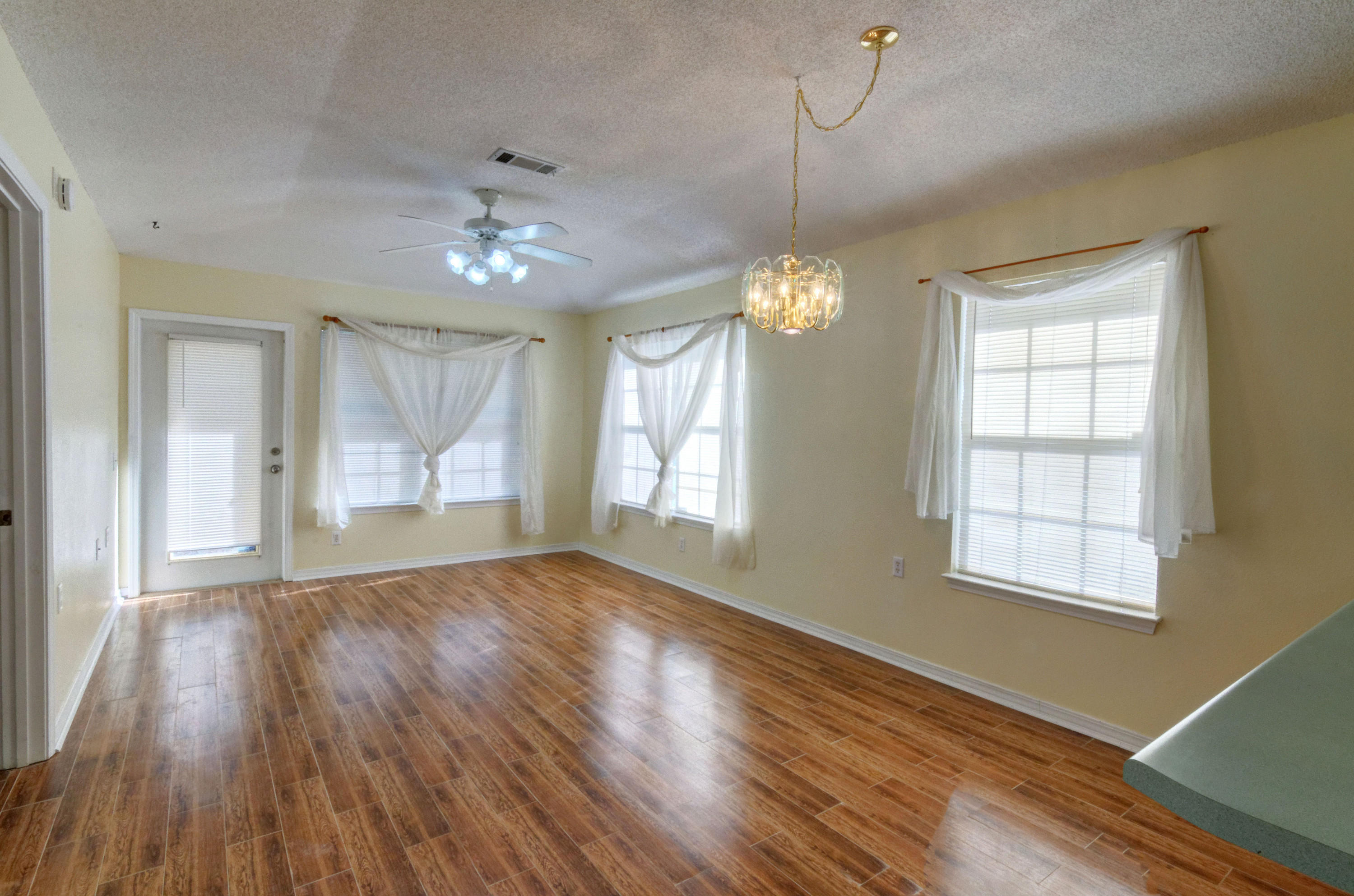 CRYSTAL LAKE - Residential