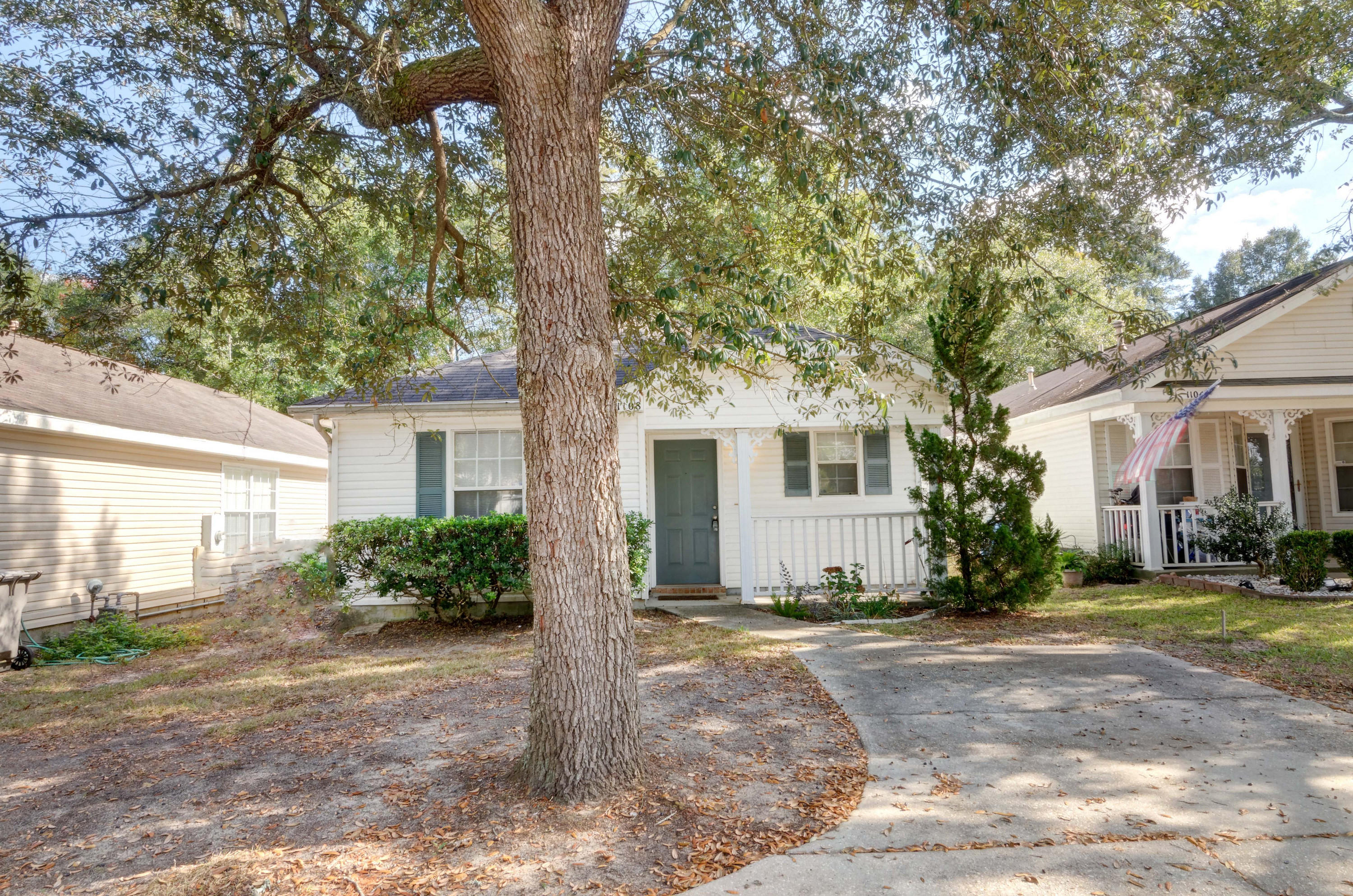 CRYSTAL LAKE - Residential