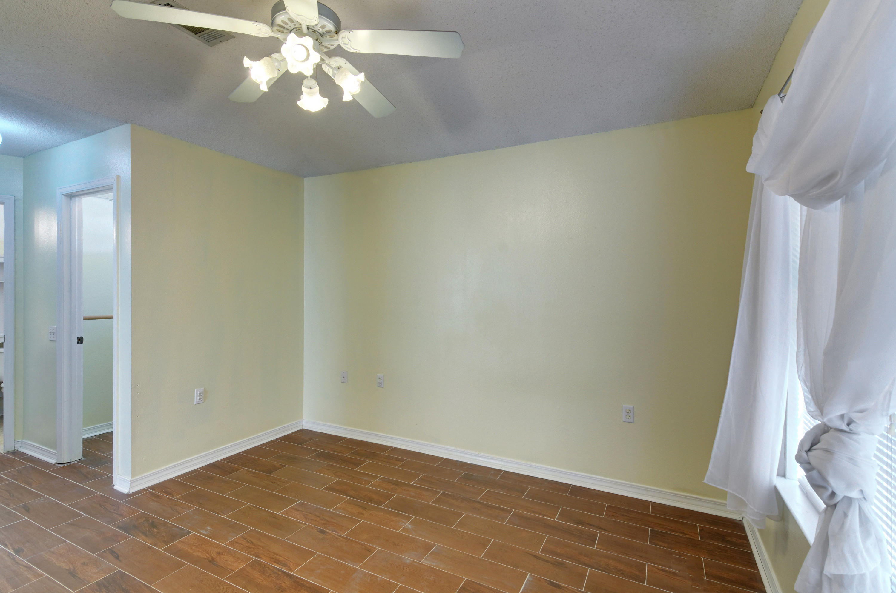 CRYSTAL LAKE - Residential