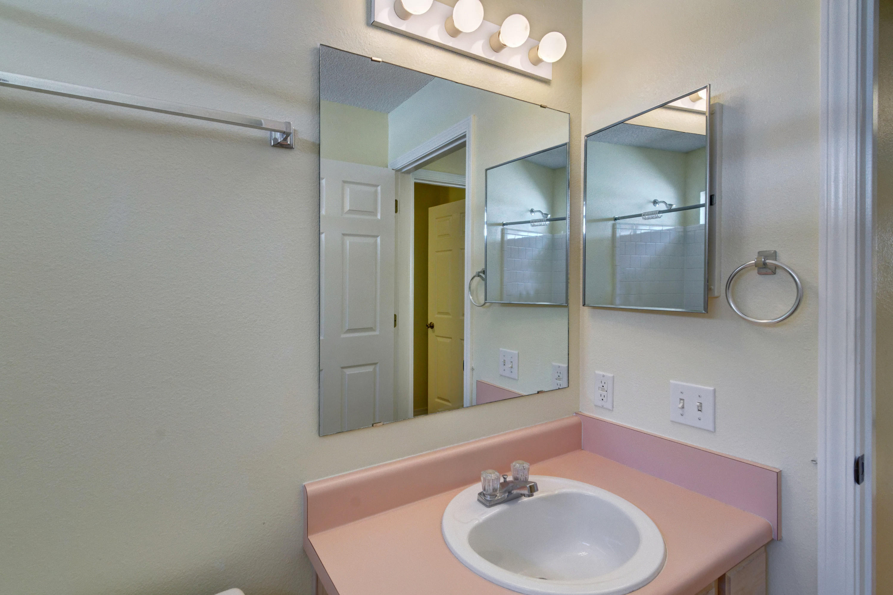 CRYSTAL LAKE - Residential