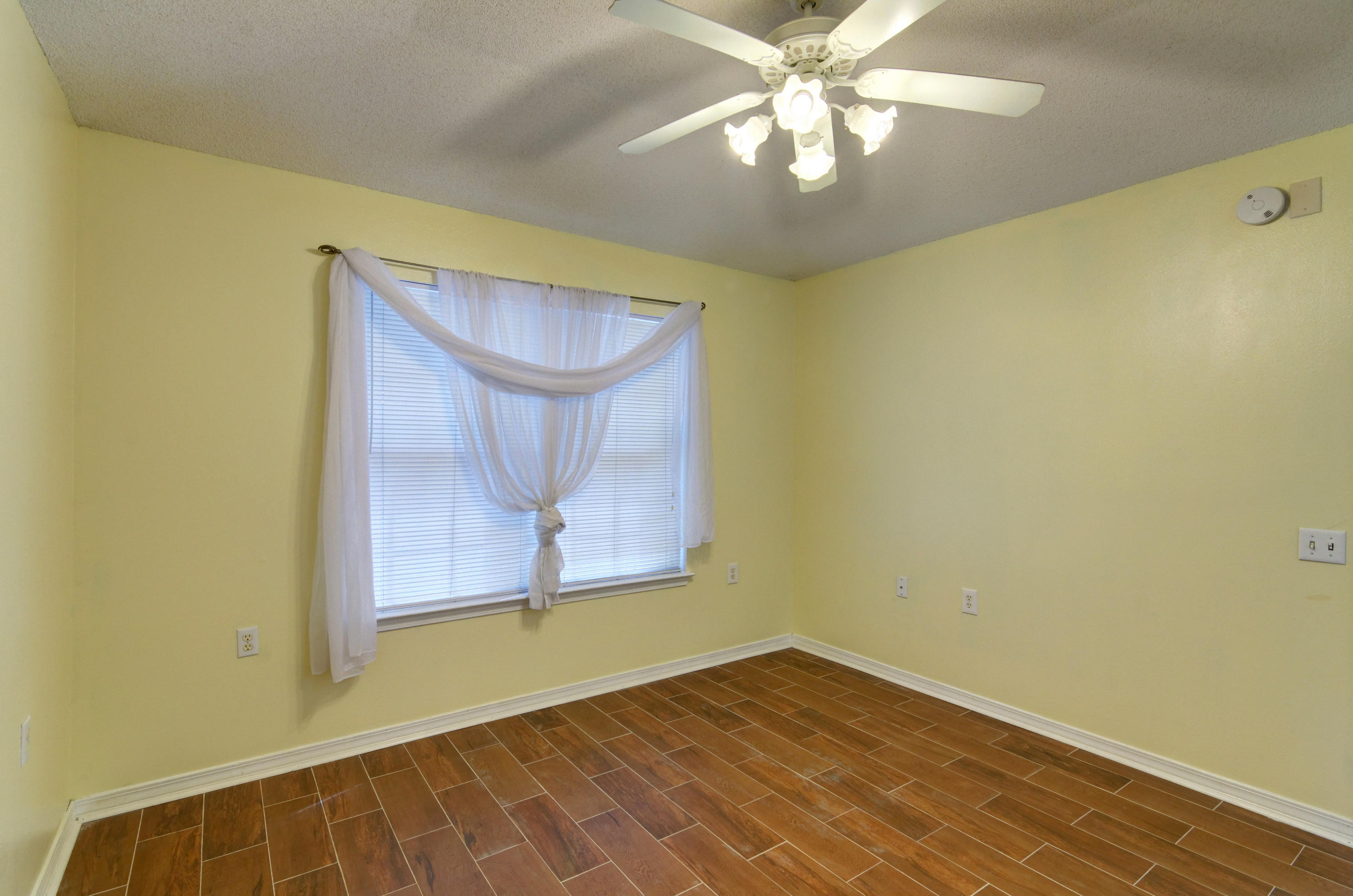 CRYSTAL LAKE - Residential