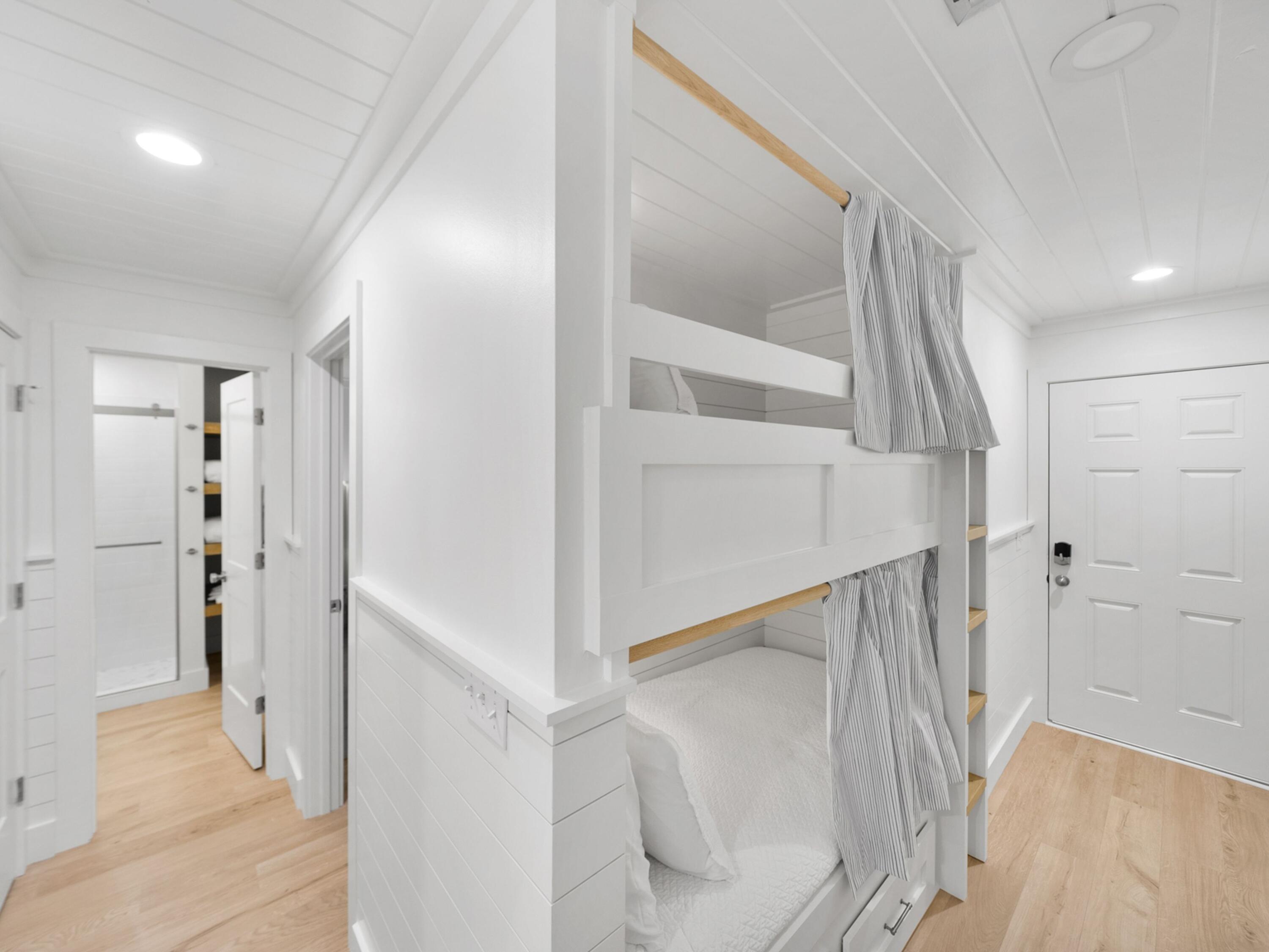 INLET DUNES CONDO PH 1 - Residential