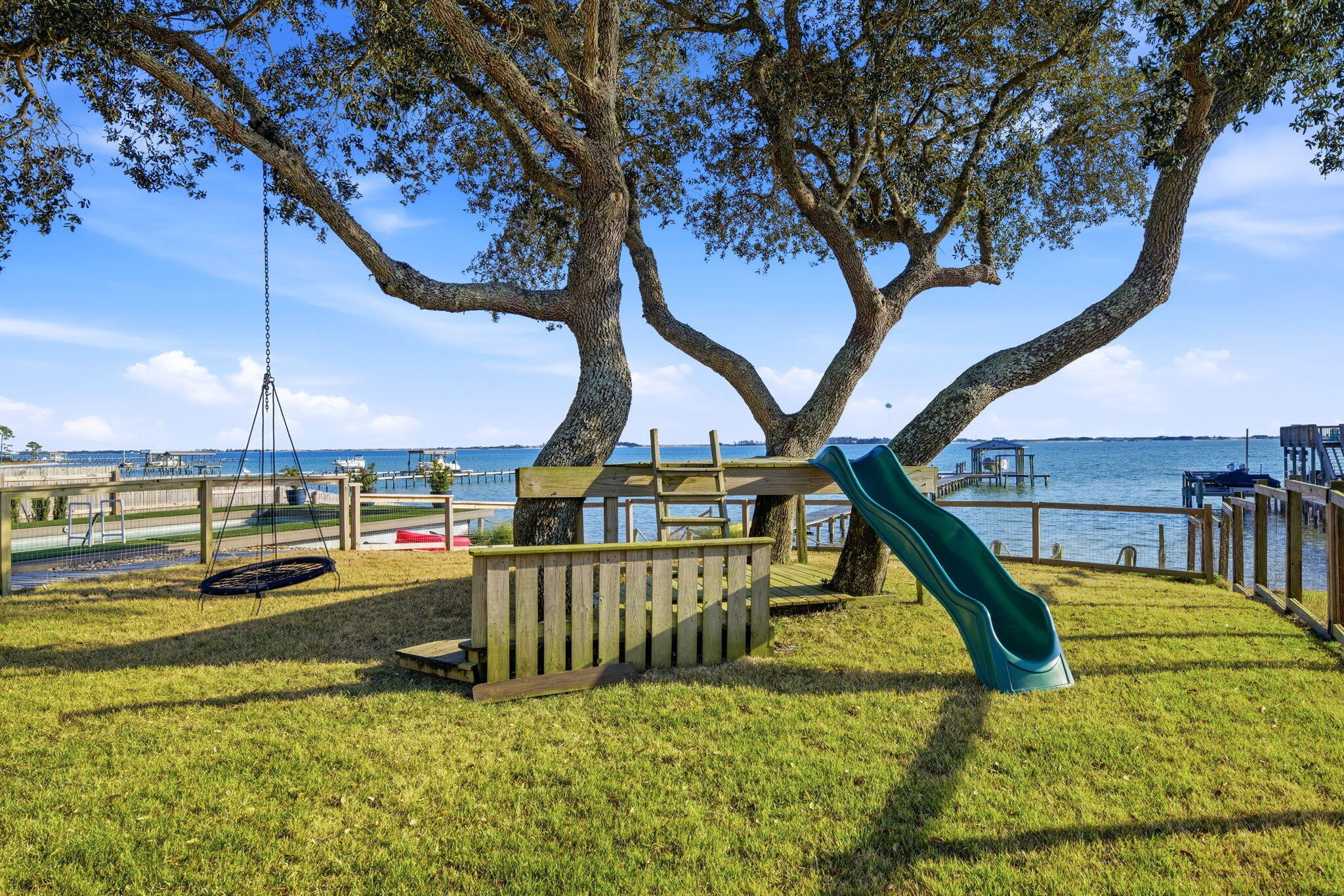 CRESCENT SHORES - Residential