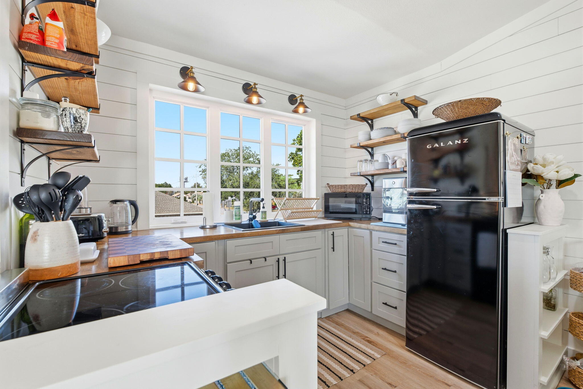 CRESCENT SHORES - Residential