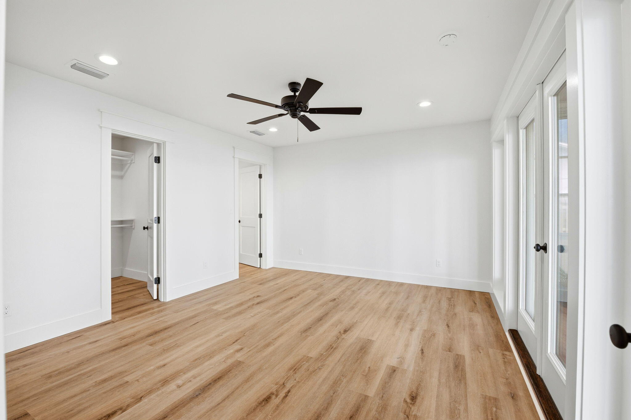 CRESCENT SHORES - Residential