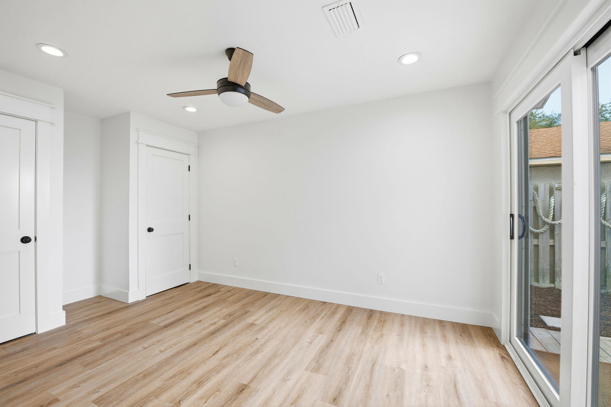 CRESCENT SHORES - Residential