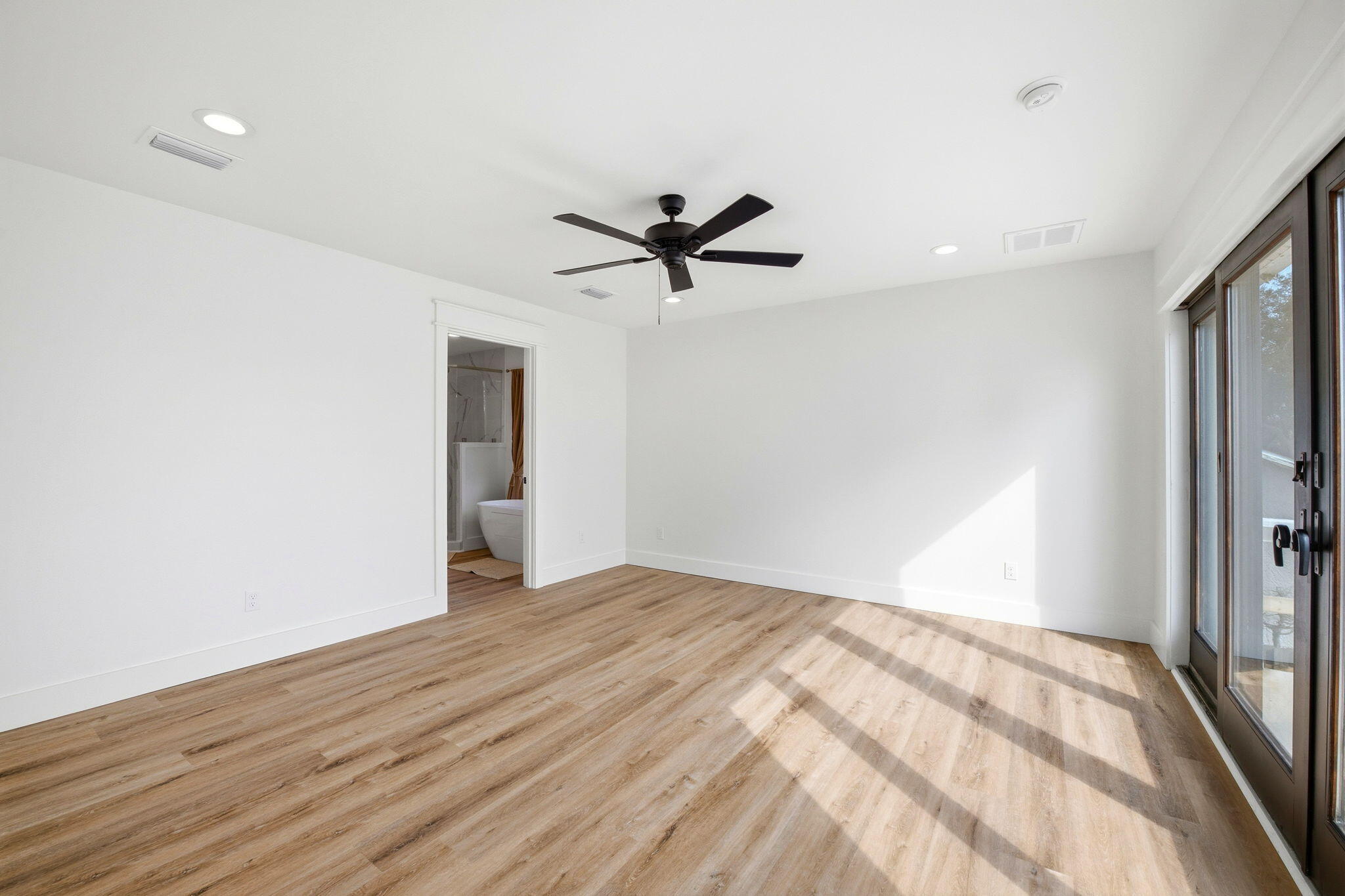 CRESCENT SHORES - Residential