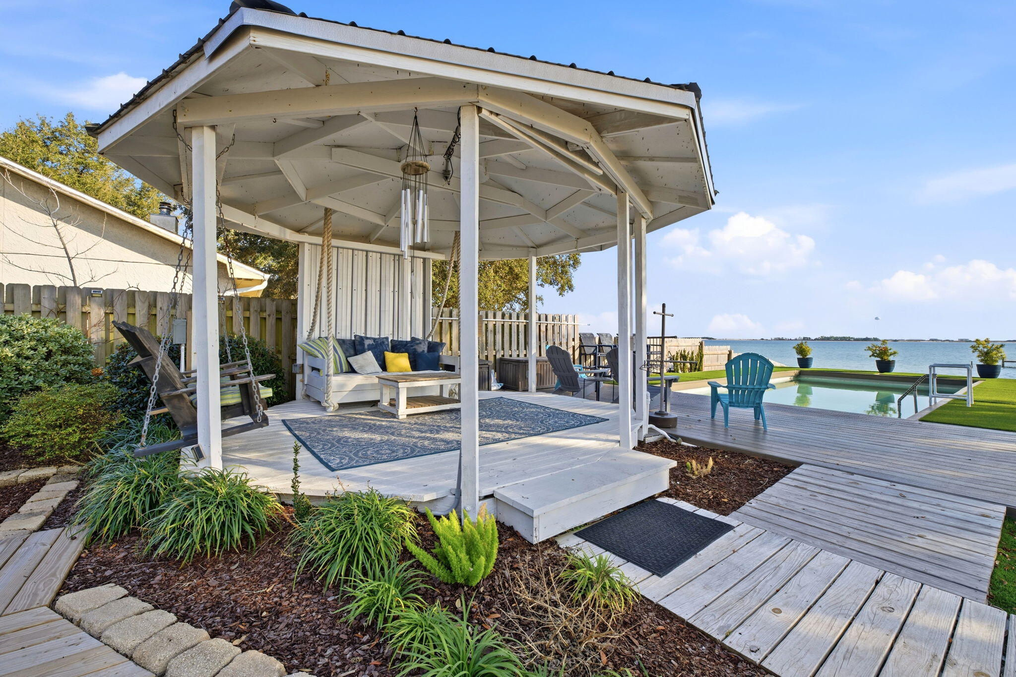 CRESCENT SHORES - Residential