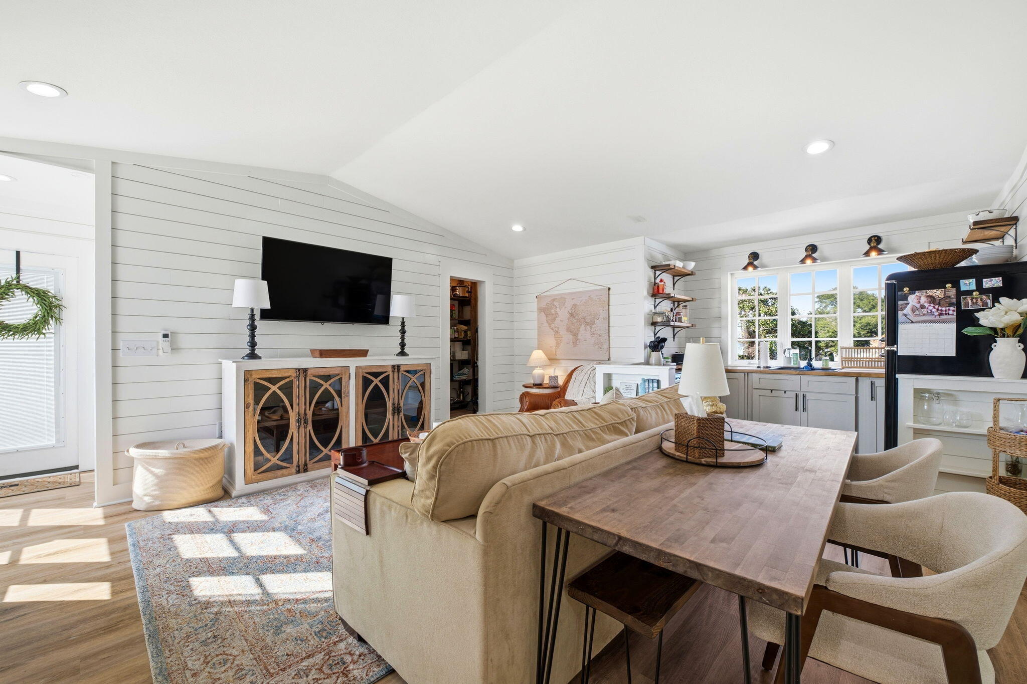 CRESCENT SHORES - Residential