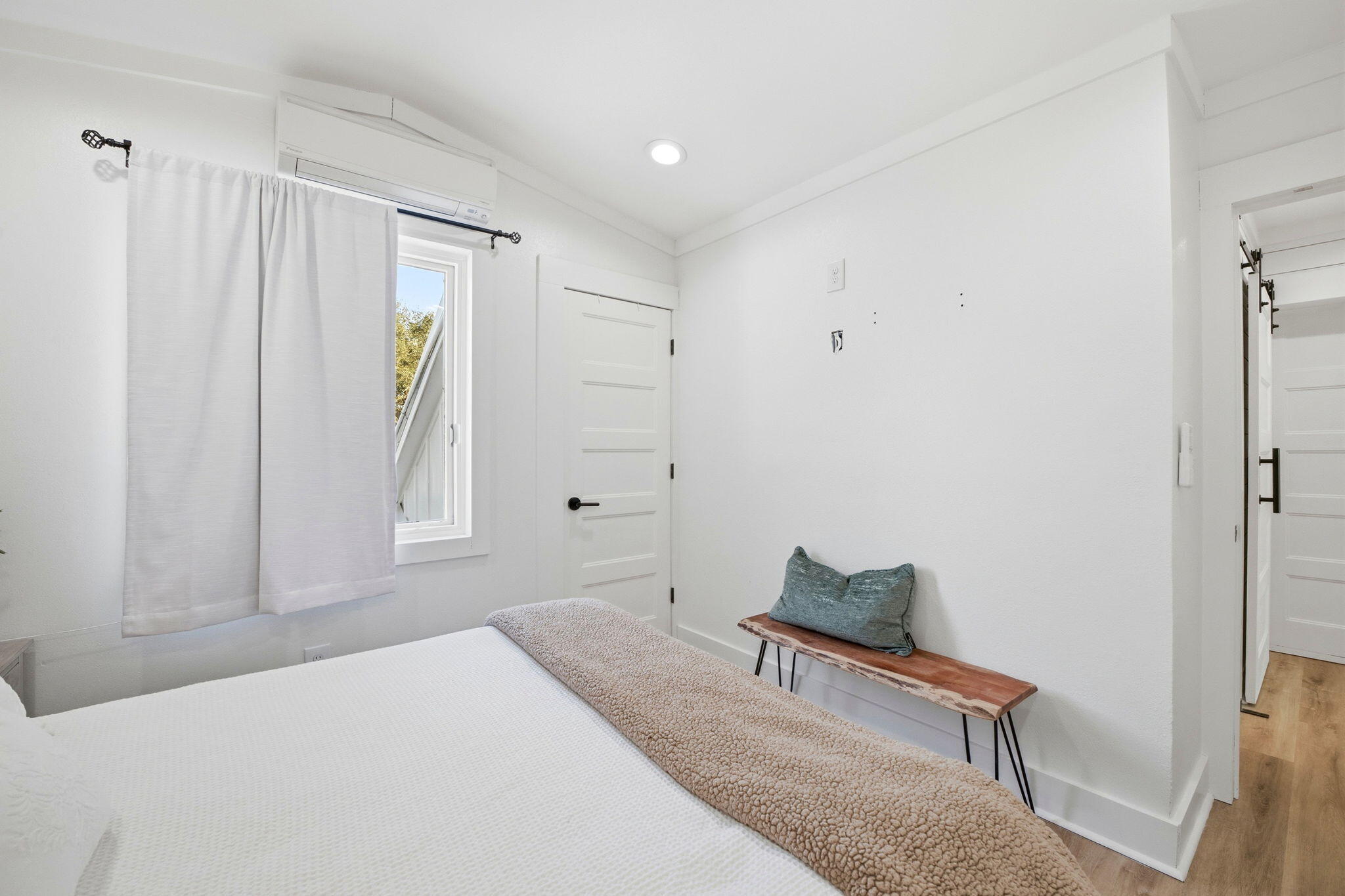 CRESCENT SHORES - Residential