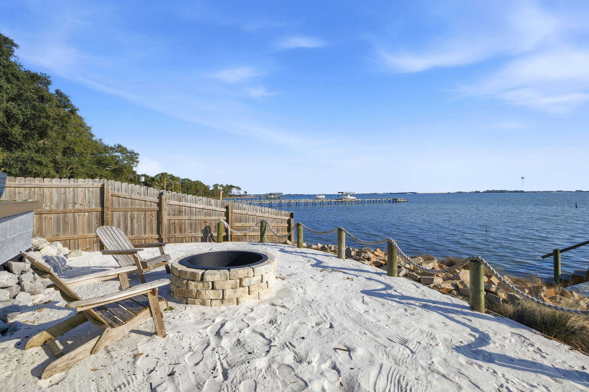 CRESCENT SHORES - Residential