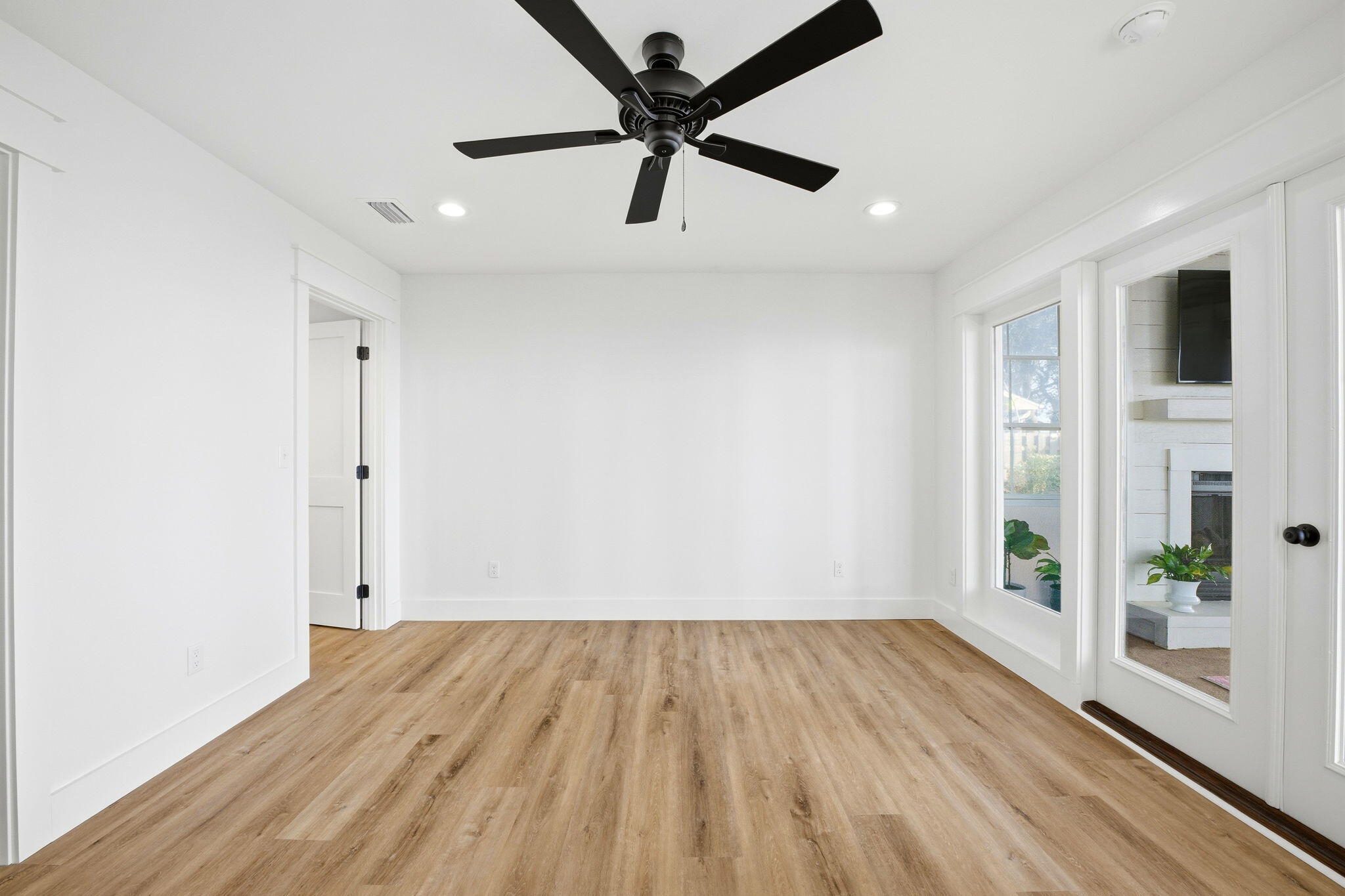 CRESCENT SHORES - Residential